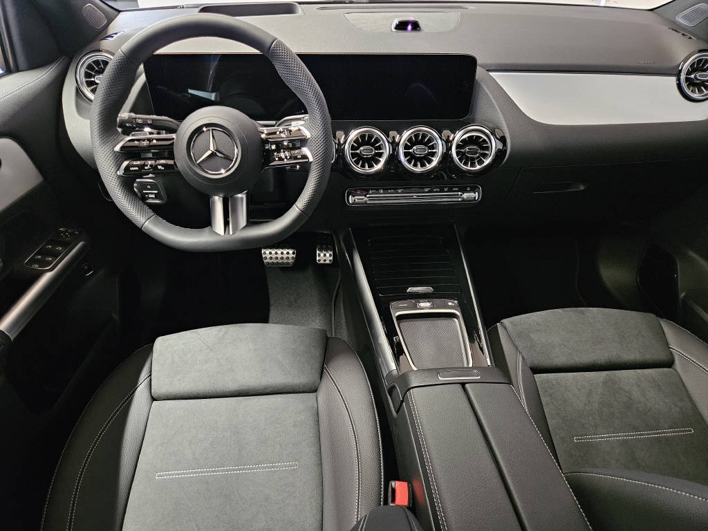 MERCEDES-BENZ GLA 220 d 4Matic AMG Line Swiss Star-image-7