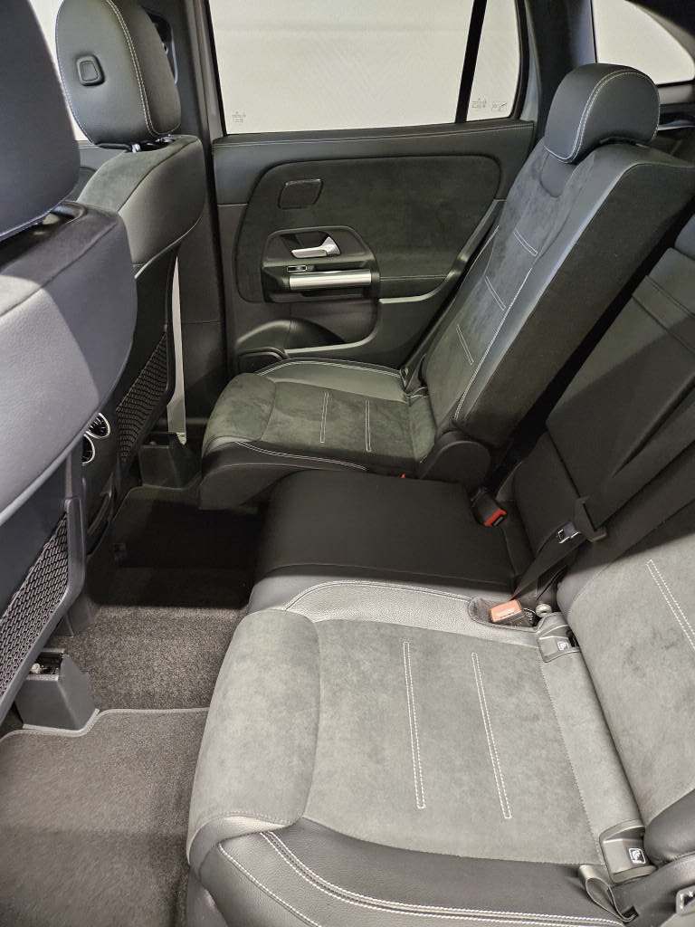 MERCEDES-BENZ GLA 220 d 4Matic AMG Line Swiss Star-image-13