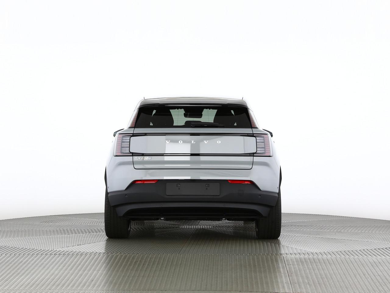 VOLVO EX30 P5 Longe Range Ultra-showroom-element-3