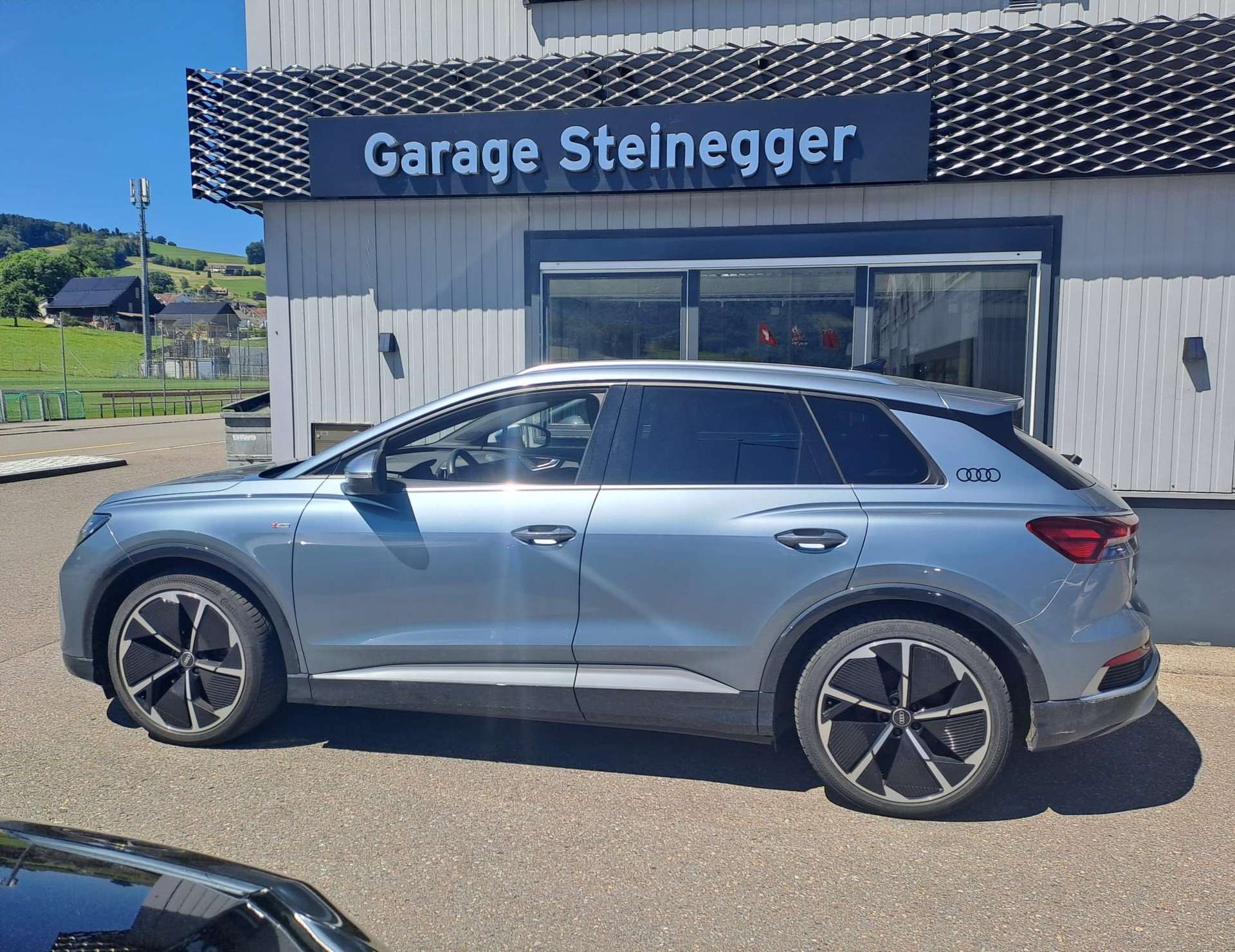 AUDI Q4 e-tron 50 quattro *S-Line*-image-4