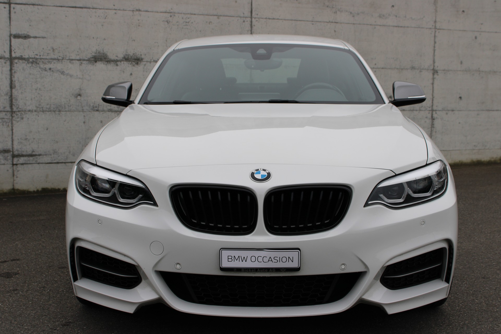 BMW M240i xDrive-showroom-element-2