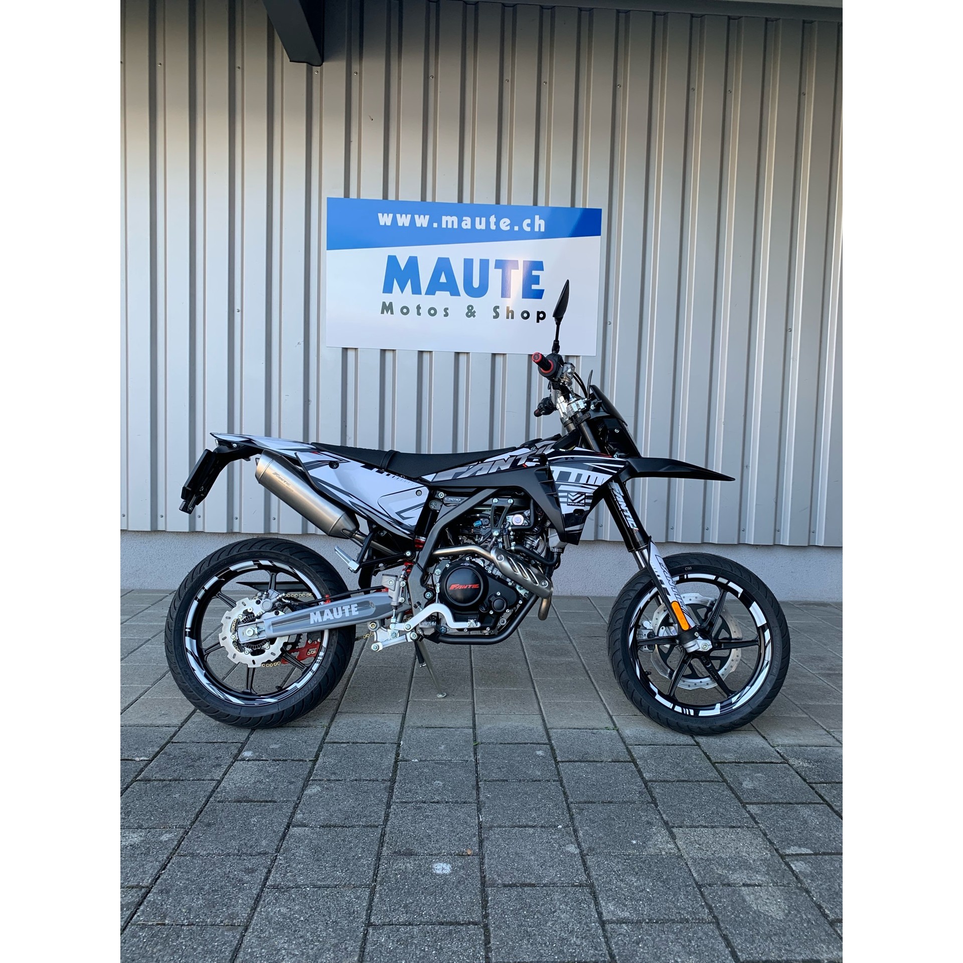 FANTIC XMF 125 Motard Performance