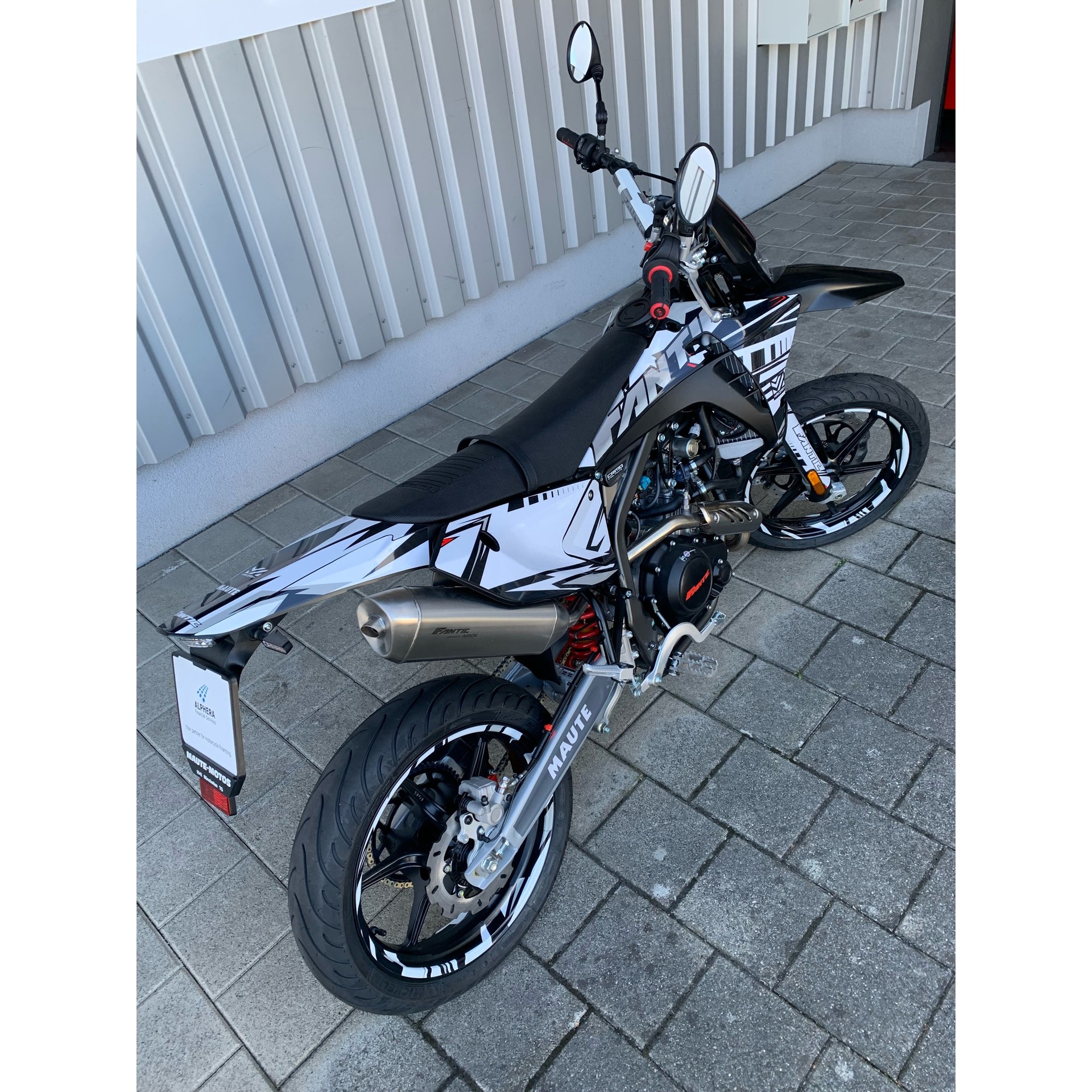 FANTIC XMF 125 Motard Performance-image-4