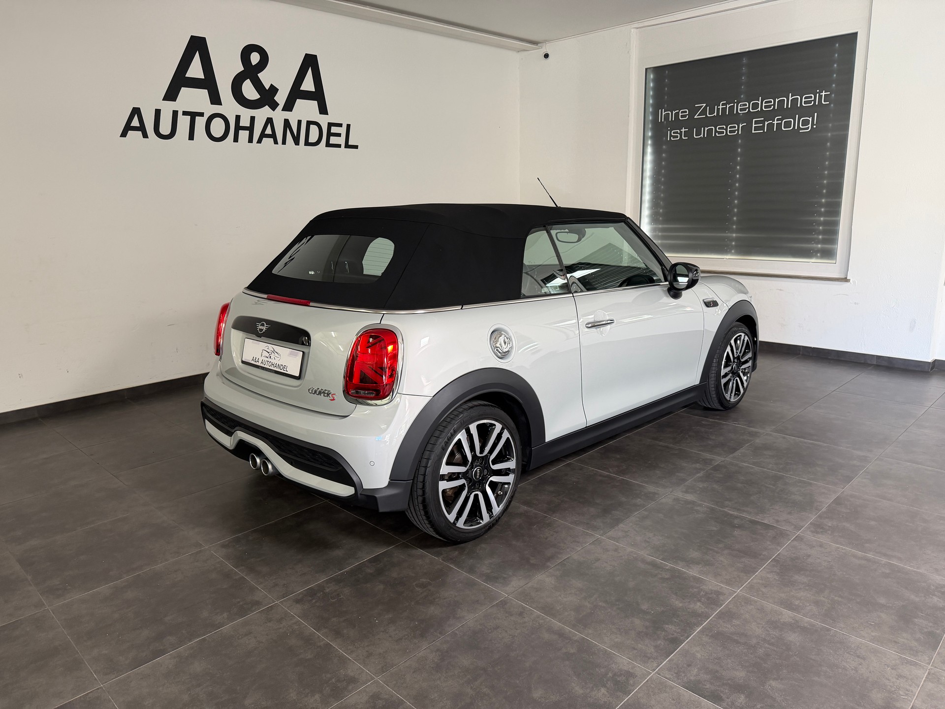 MINI Cooper S Cabriolet-image-3