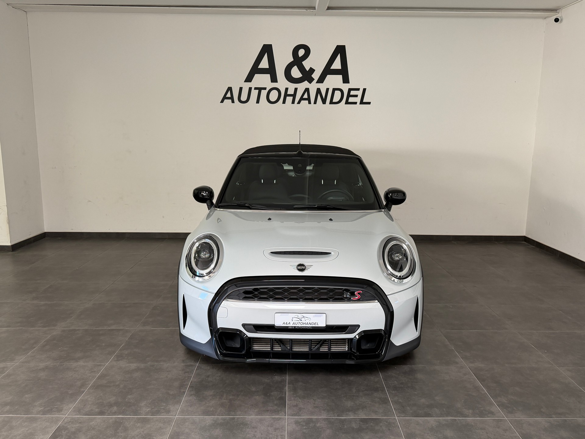 MINI Cooper S Cabriolet-image-1