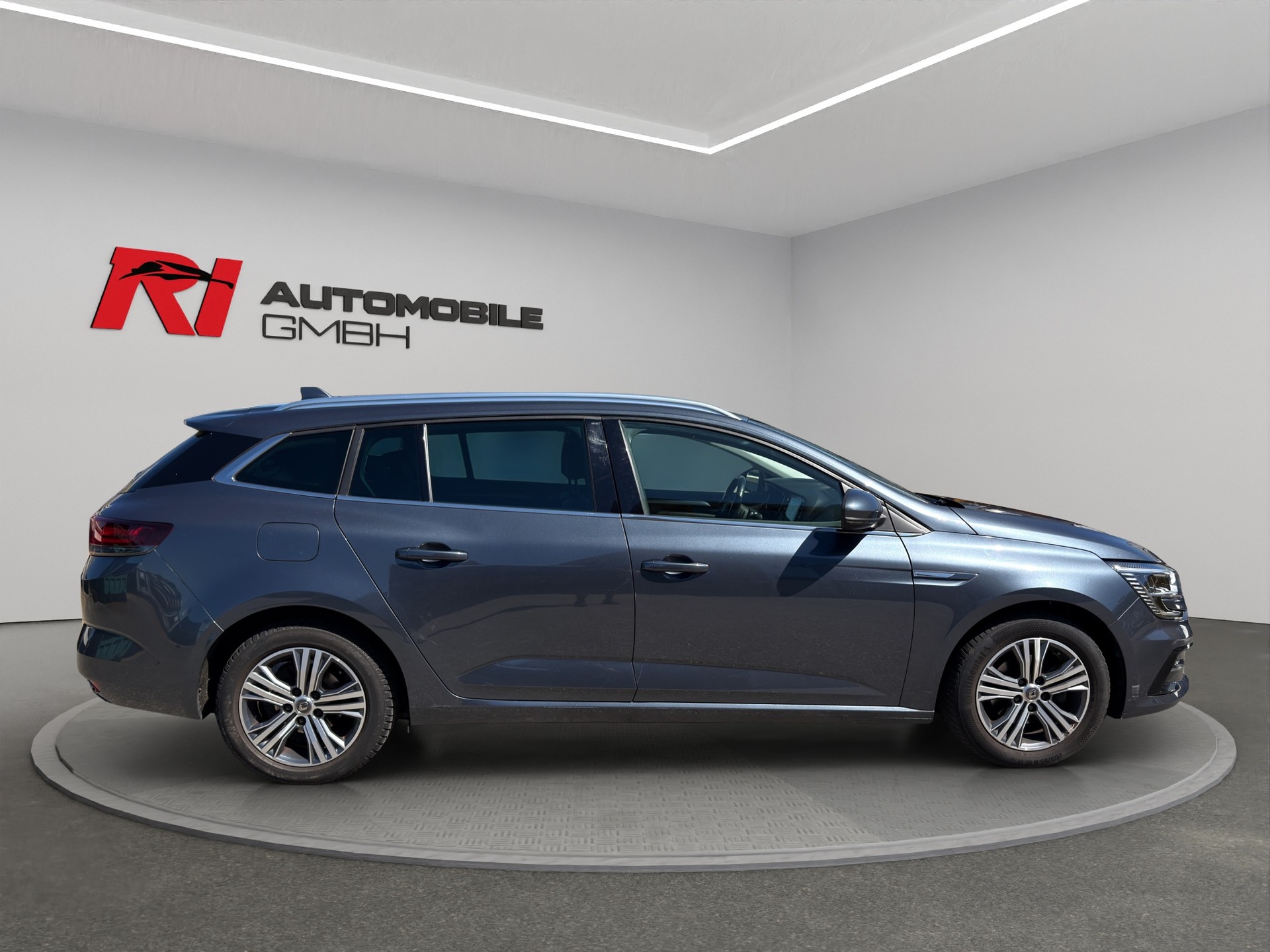 RENAULT Mégane Grandtour 1.5 dCi Intens EDC-image-6