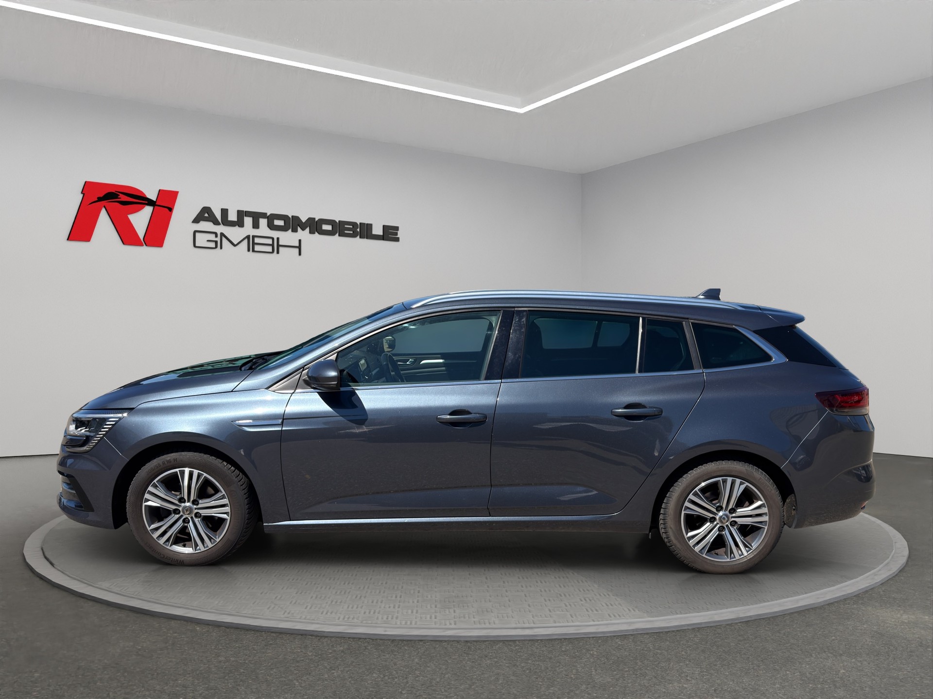 RENAULT Mégane Grandtour 1.5 dCi Intens EDC-image-4