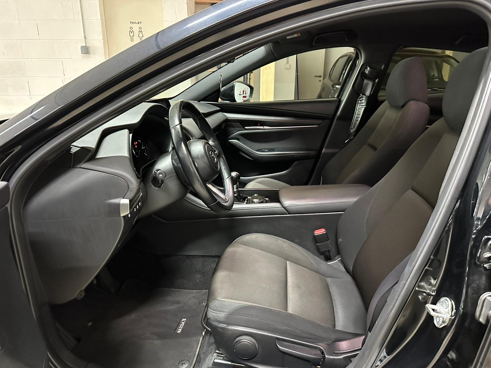MAZDA 3 Hatchback SKYACTIV-X M Hybrid 180 Ambition AWD-image-9
