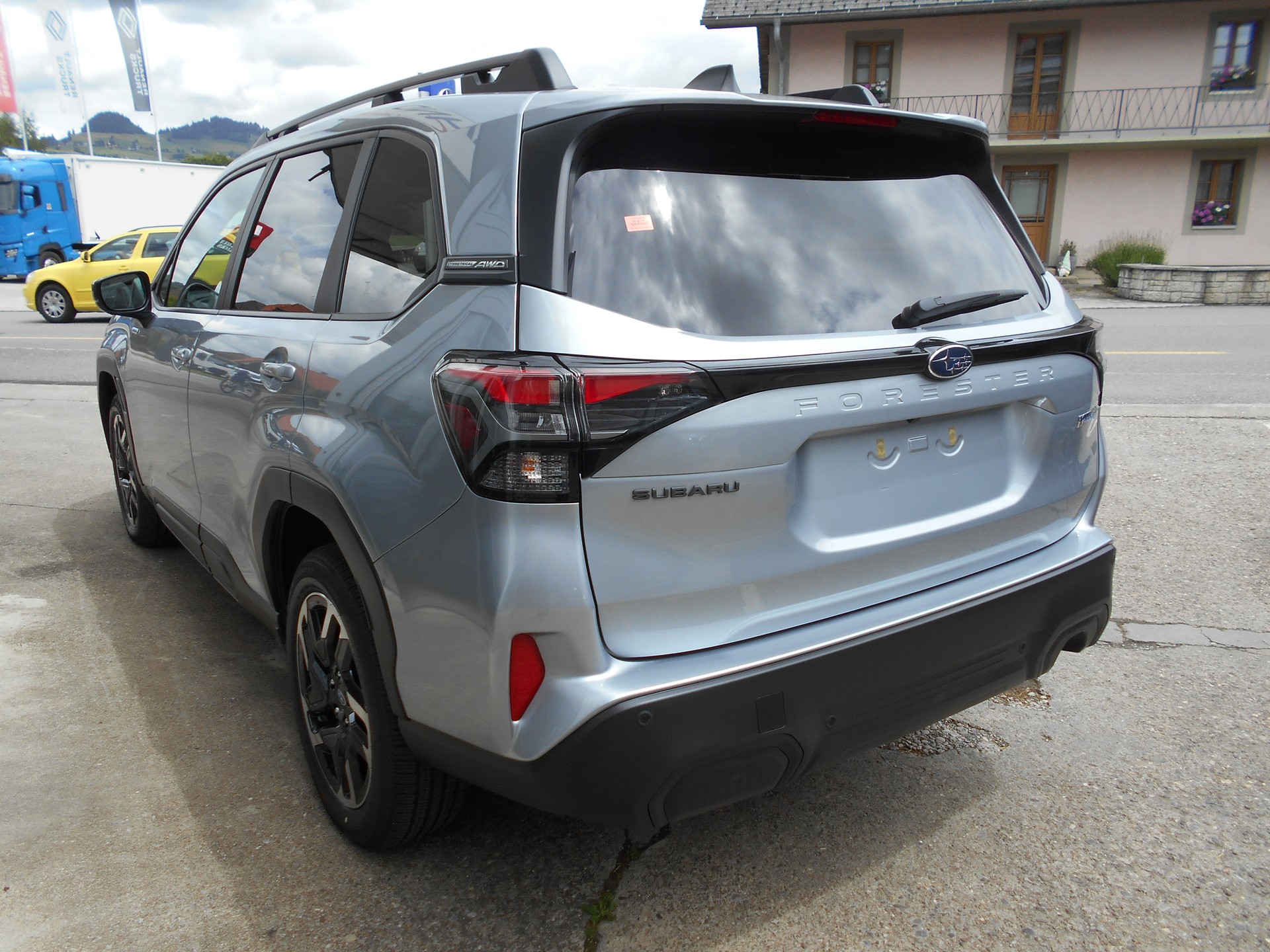 SUBARU 2.0i e-Boxer Swiss Plus Lineartronic-image-5