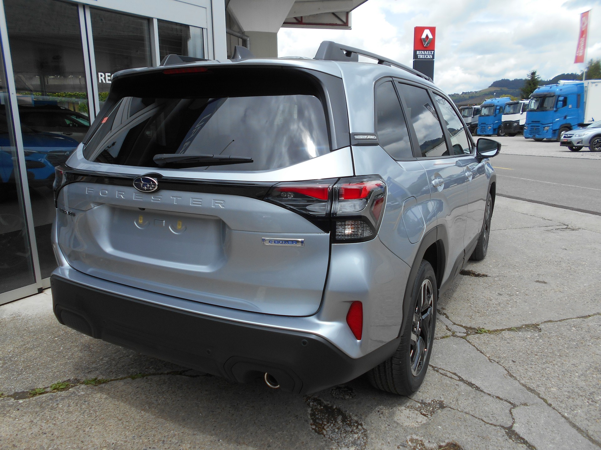 SUBARU 2.0i e-Boxer Swiss Plus Lineartronic-image-4