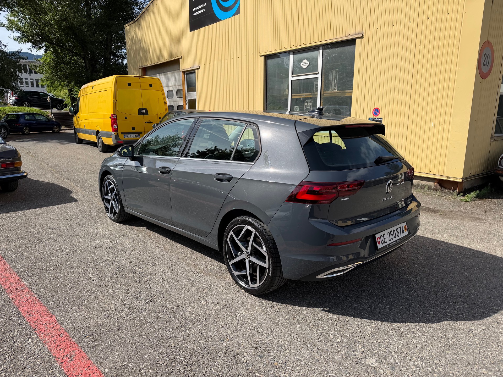 VW 2.0 TSI Style DSG 4motion-image-4