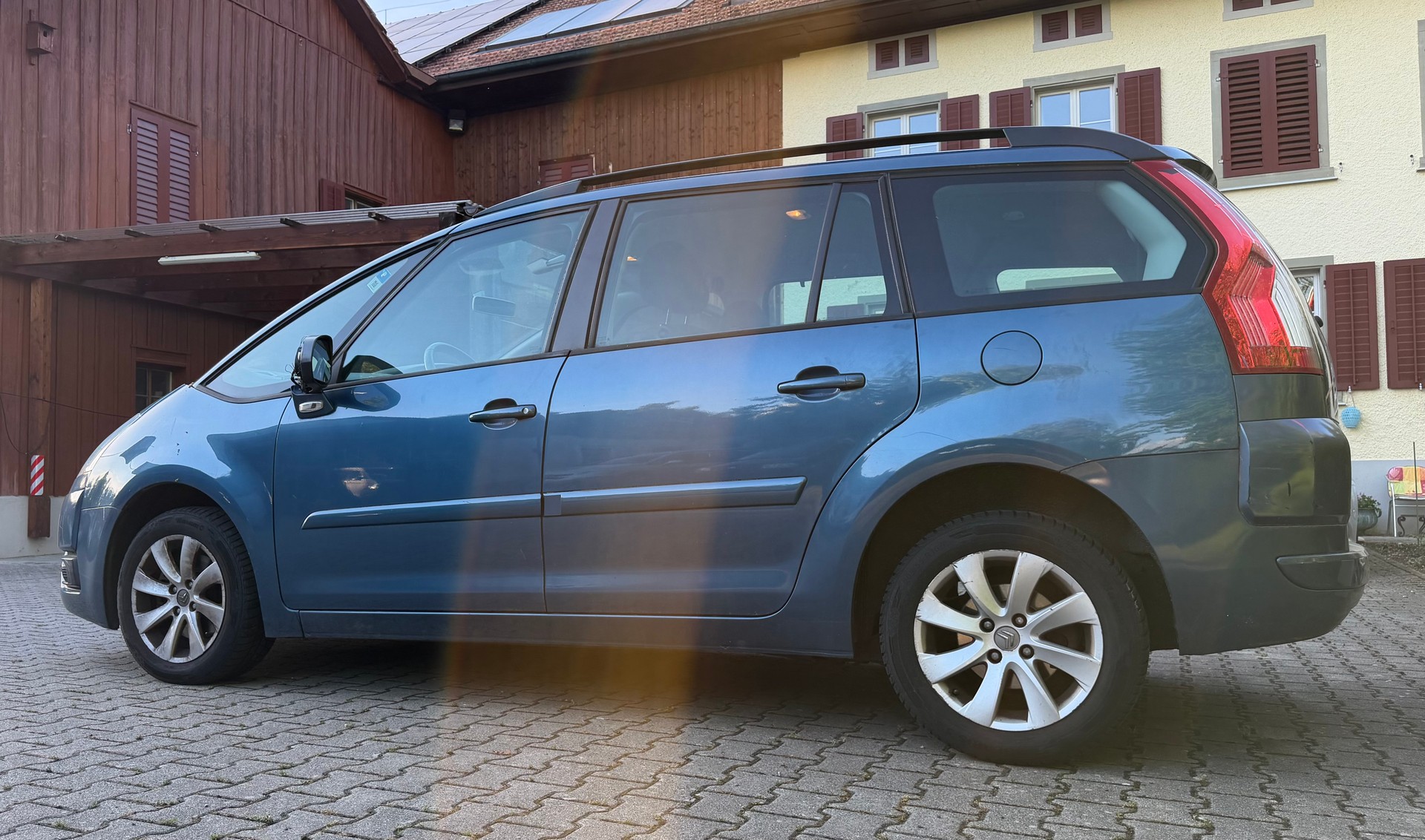 CITROEN Grand C4 Picasso 2.0 HDI Dynamique-image-3