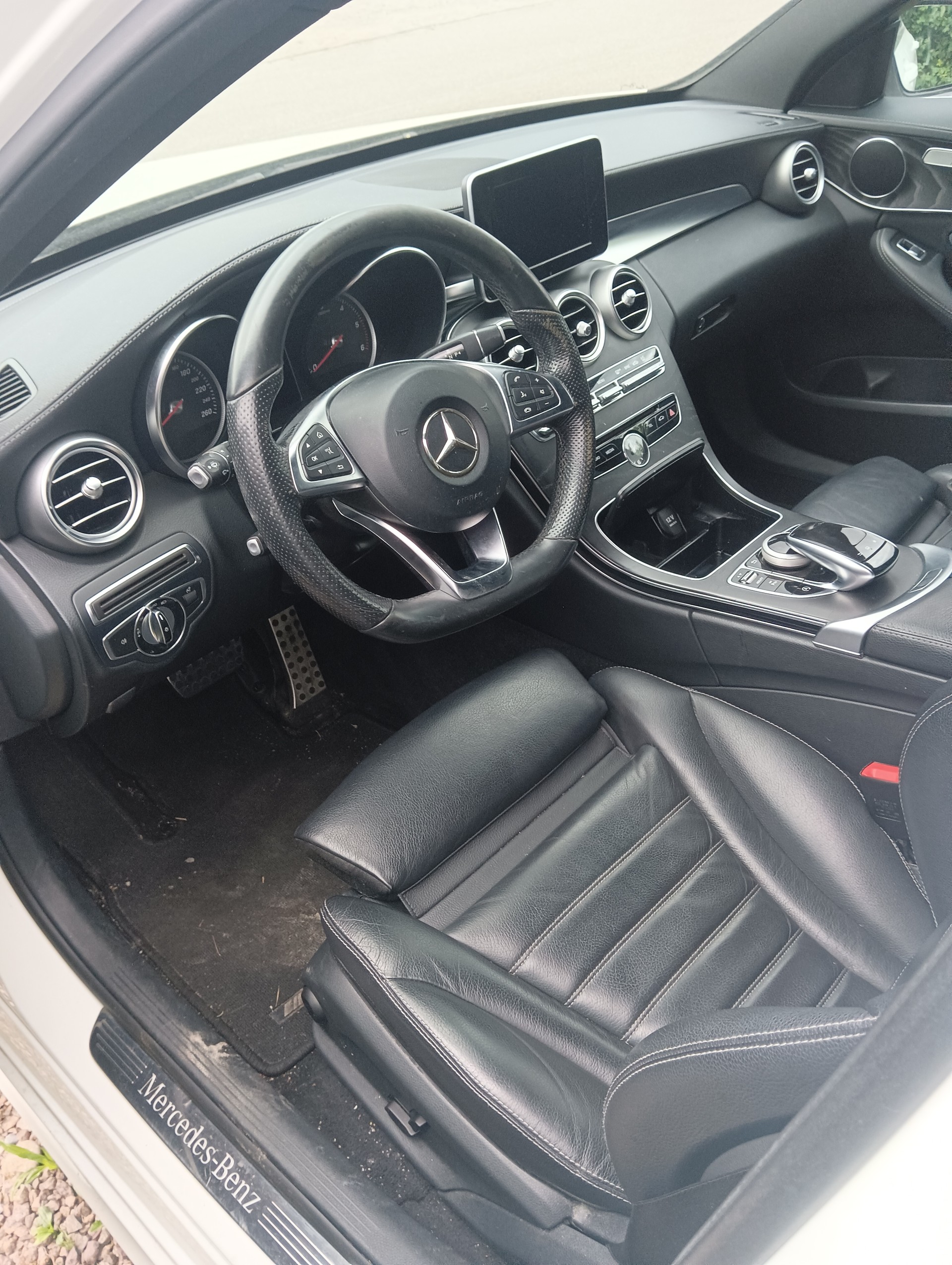 MERCEDES-BENZ C 250 BlueTEC AMG Line 4Matic 7G-Tronic-image-3