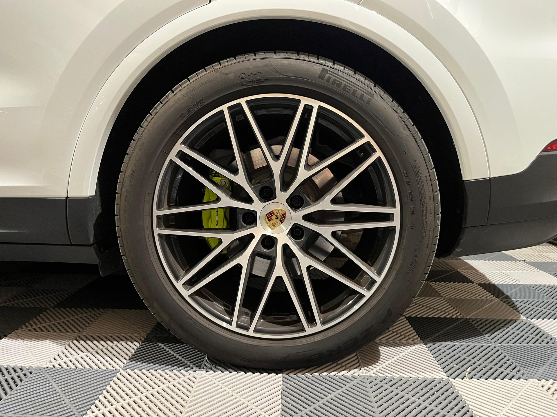 PORSCHE Cayenne E-Hybrid Tiptronic-image-24