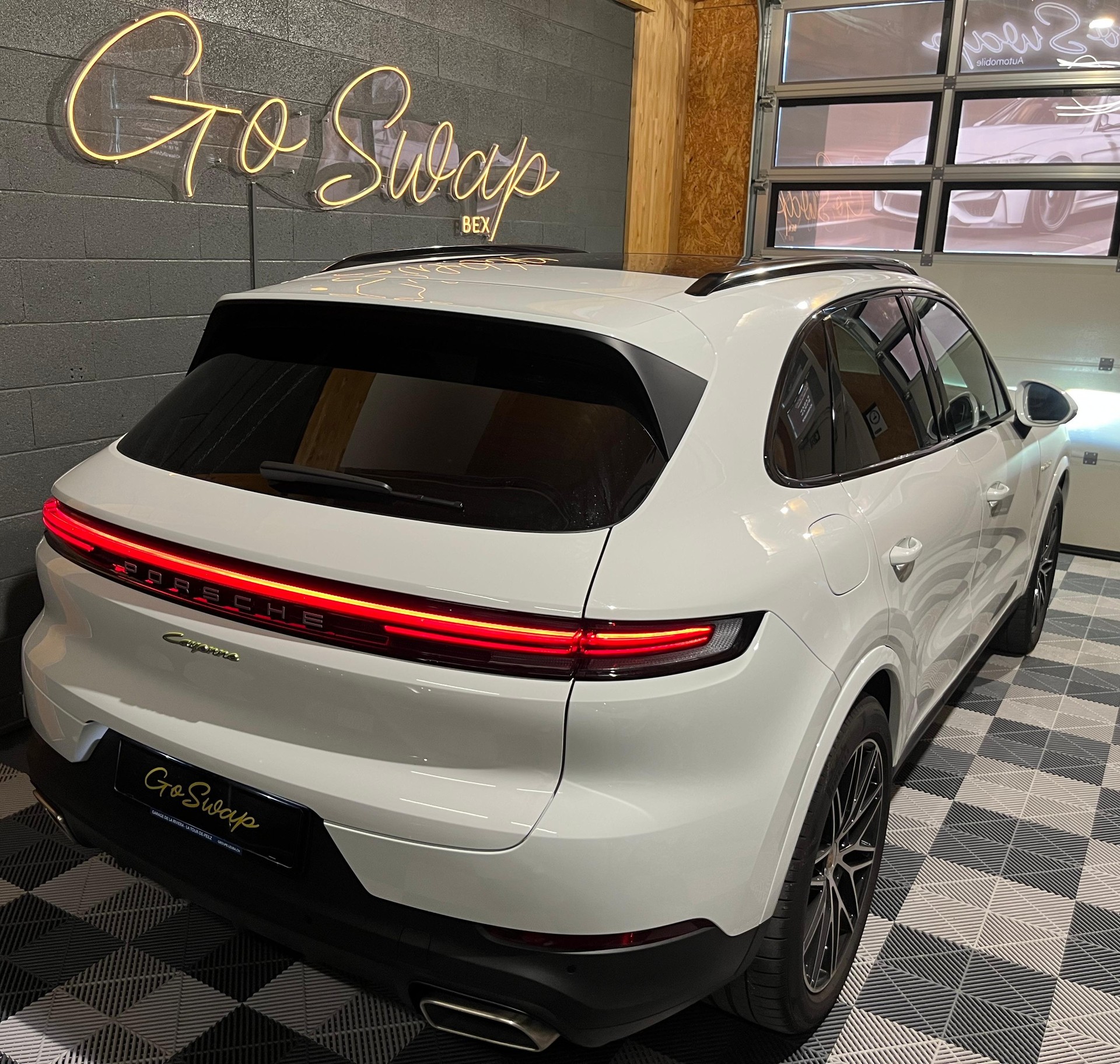 PORSCHE Cayenne E-Hybrid Tiptronic-image-2