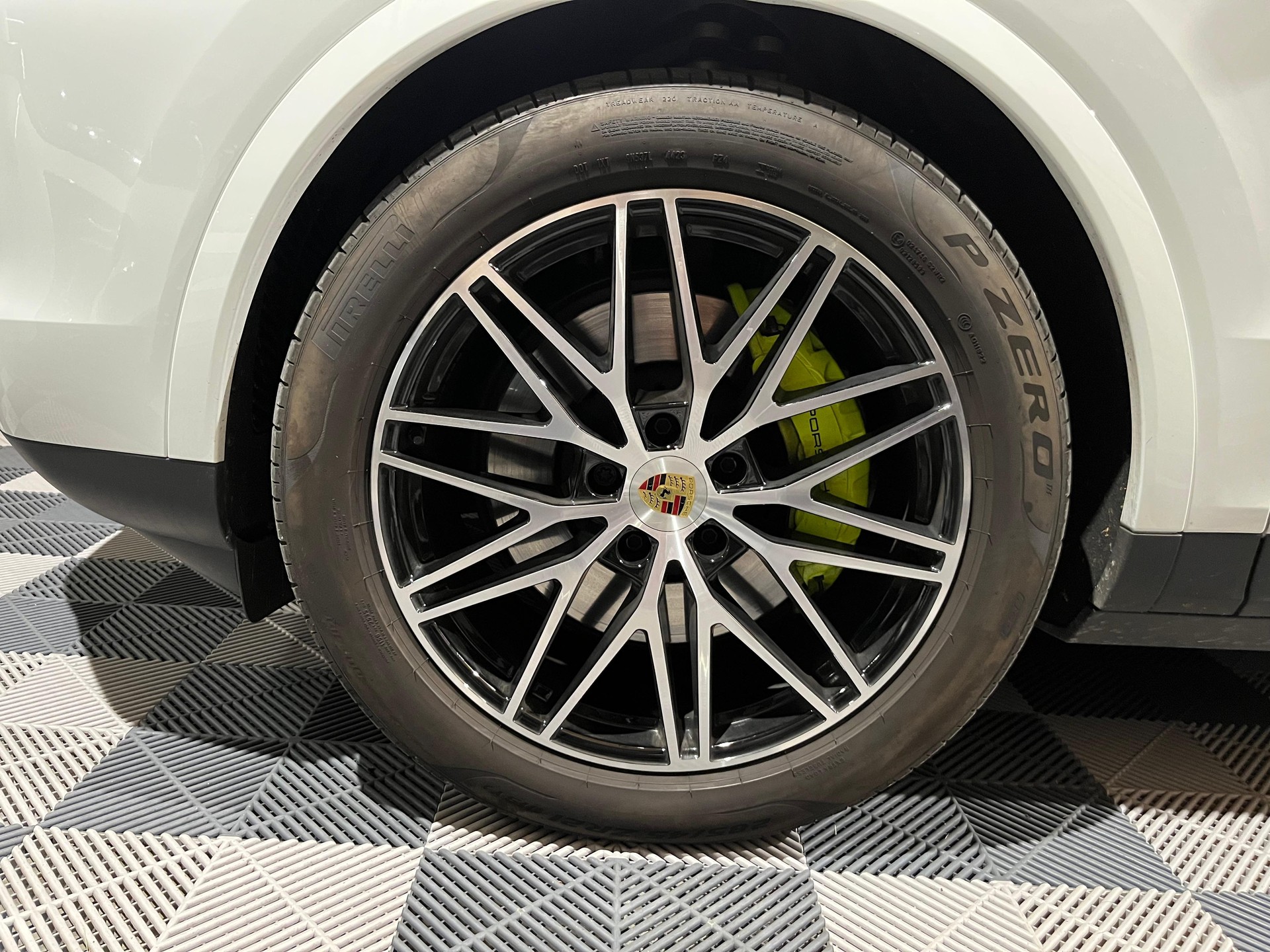 PORSCHE Cayenne E-Hybrid Tiptronic-image-23
