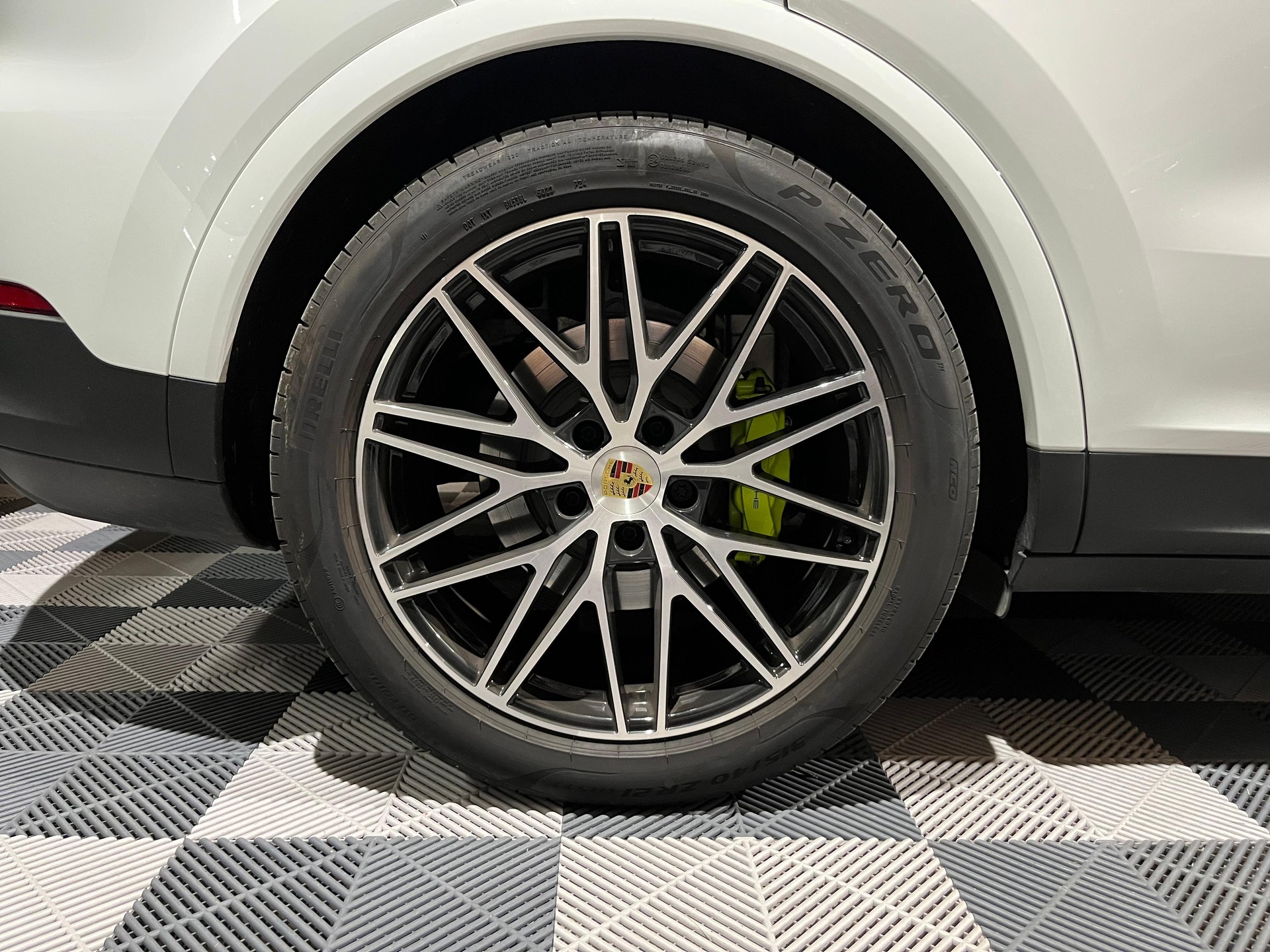 PORSCHE Cayenne E-Hybrid Tiptronic-image-22