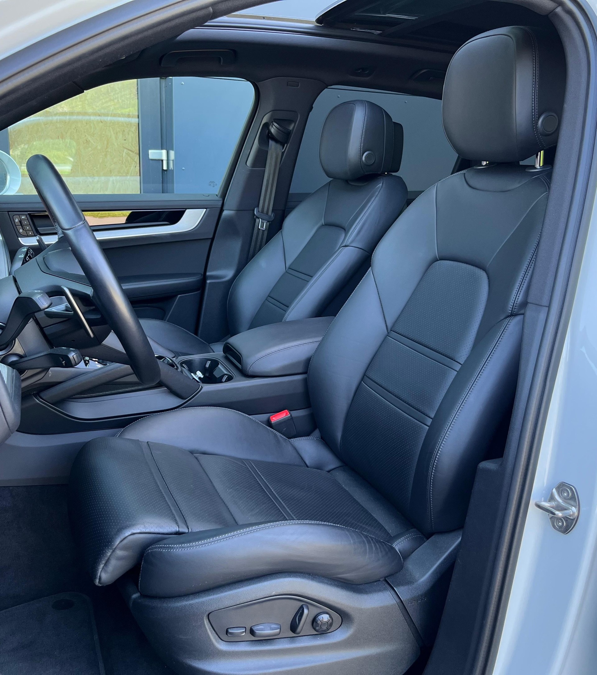 PORSCHE Cayenne E-Hybrid Tiptronic-image-6