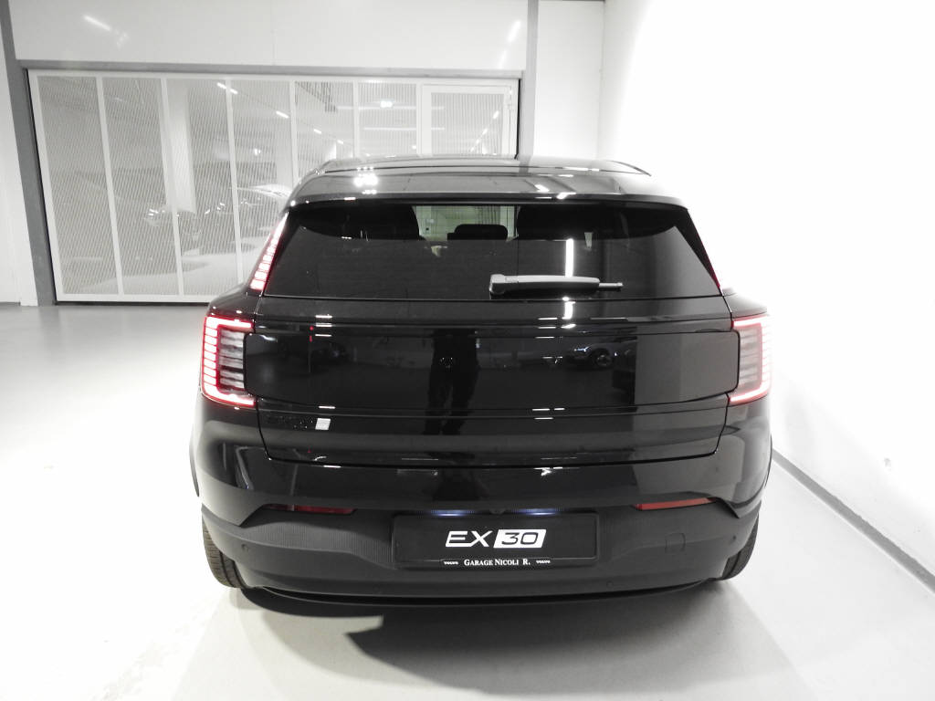 VOLVO EX 30 E60 Plus Swiss Black Edition-image-4