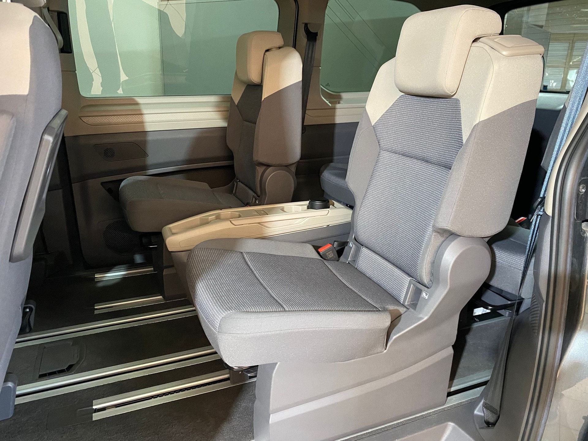 VW Multivan 2.0 TSI DSG-image-10