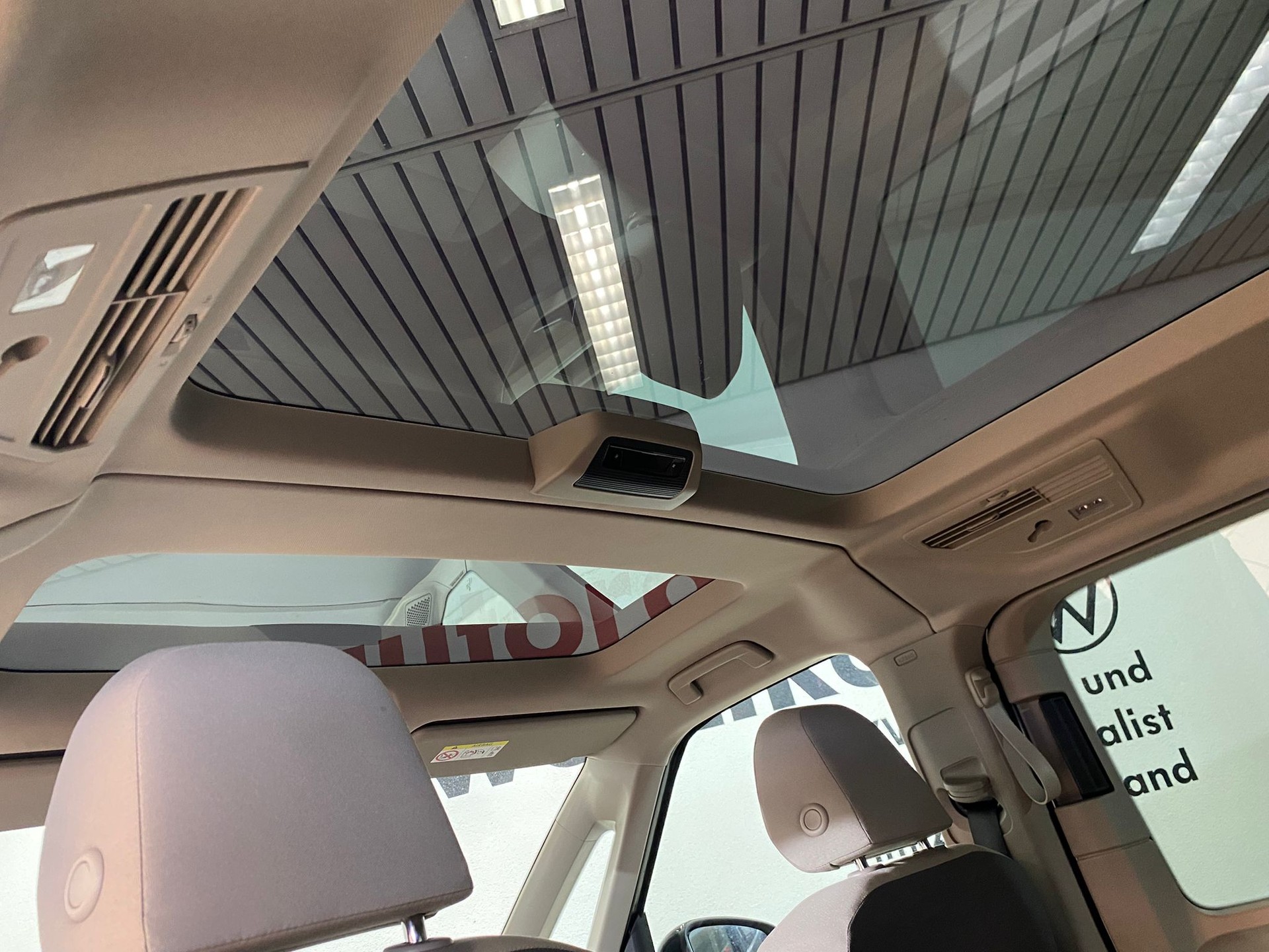 VW Multivan 2.0 TSI DSG-image-12