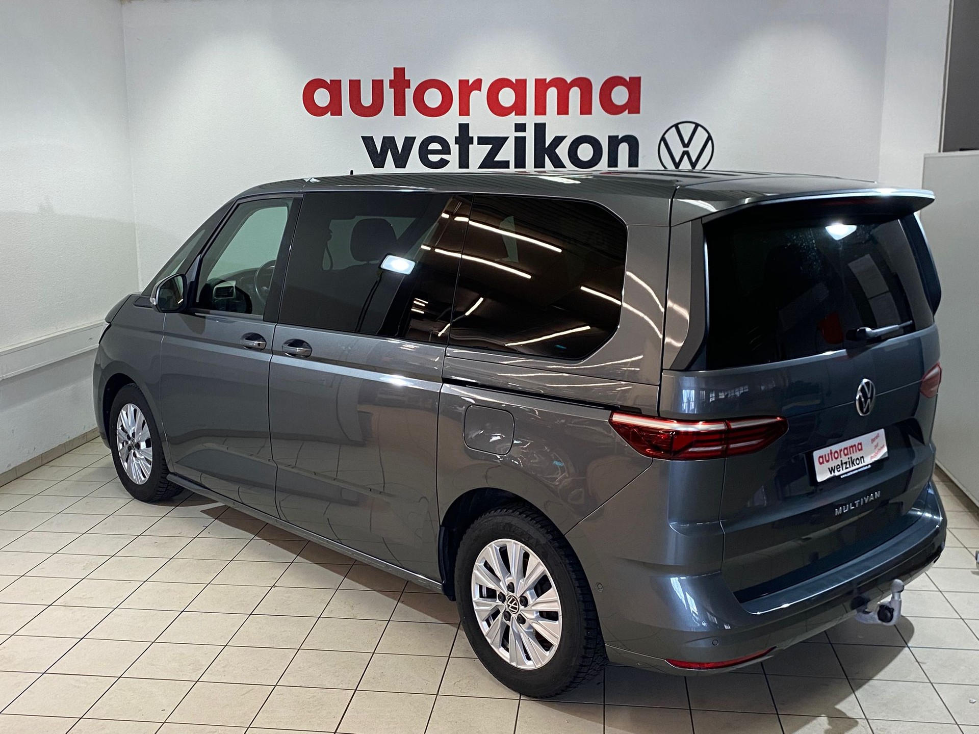 VW Multivan 2.0 TSI DSG-image-2