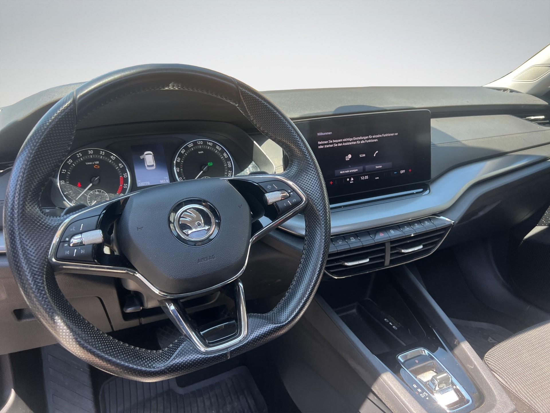 SKODA Octavia Combi 2.0 TDI DSG Ambition-image-10