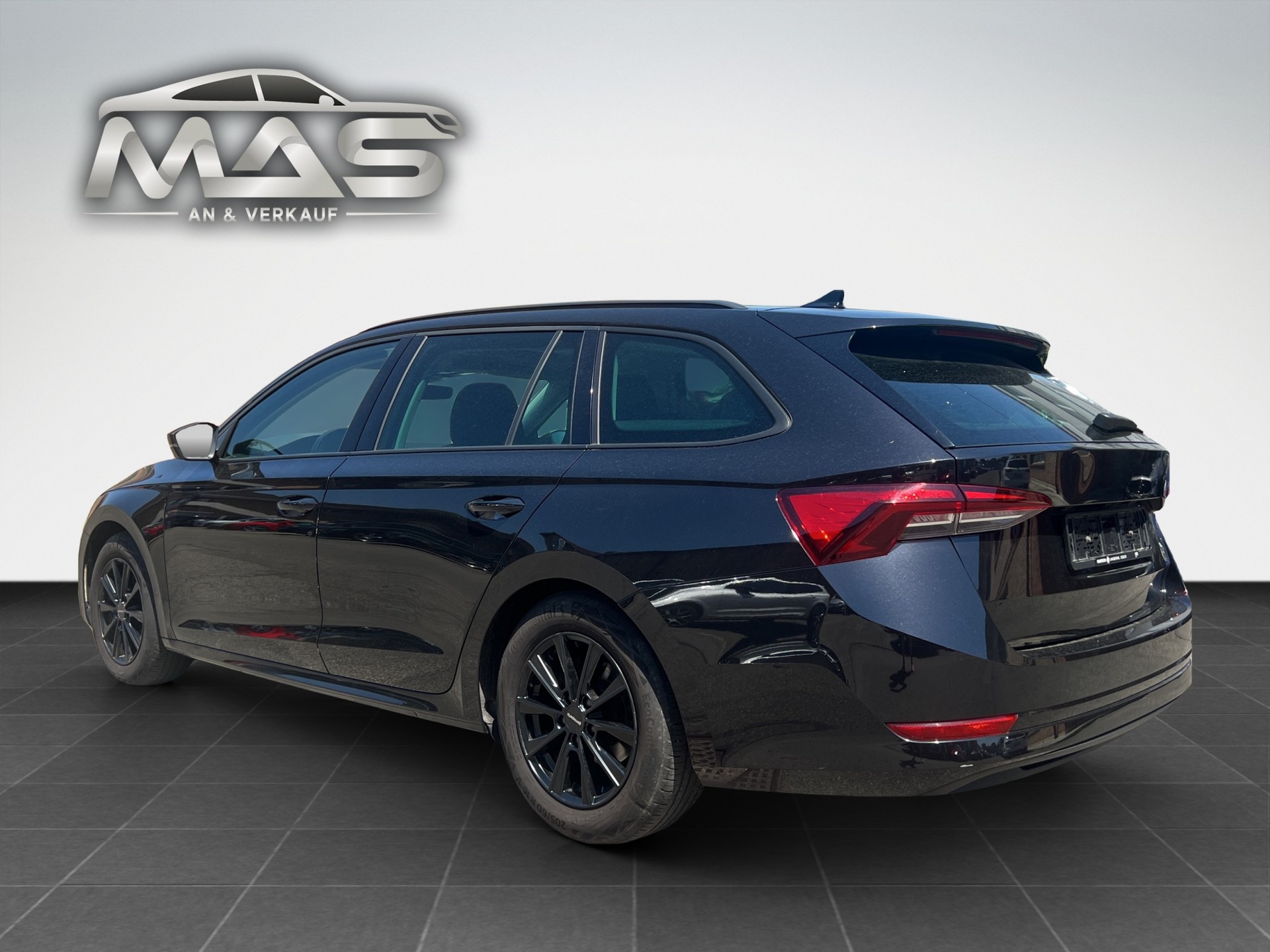 SKODA Octavia Combi 2.0 TDI DSG Ambition-image-11