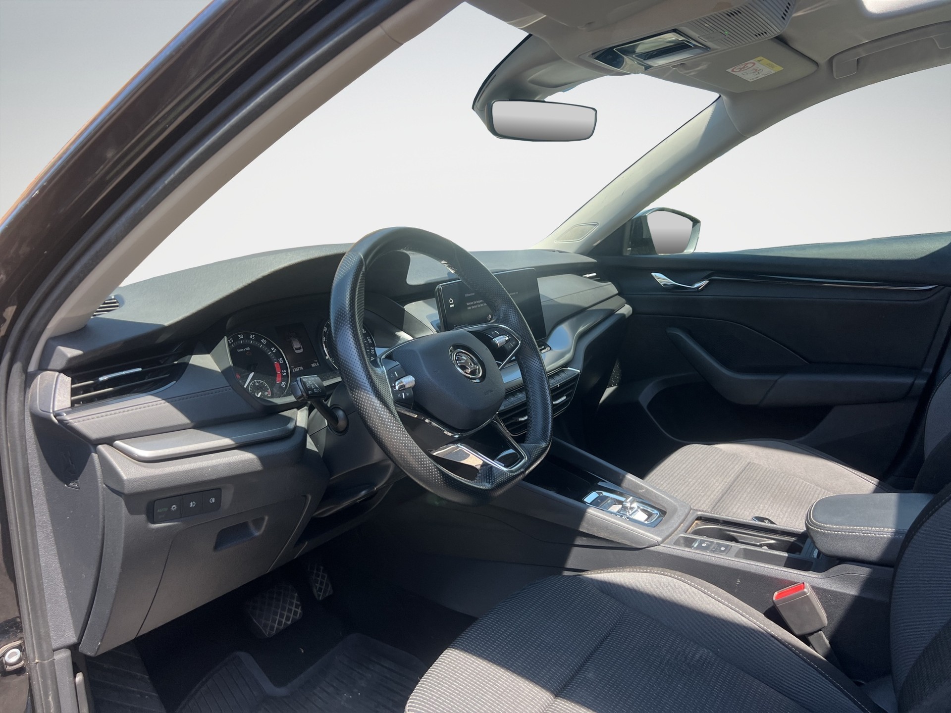 SKODA Octavia Combi 2.0 TDI DSG Ambition-image-9