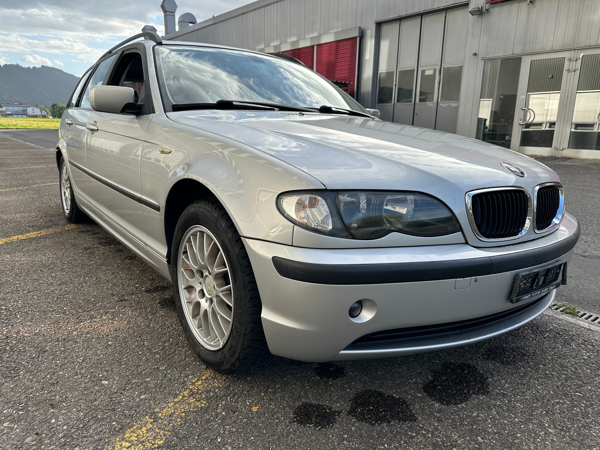 BMW 318i Touring-image-2