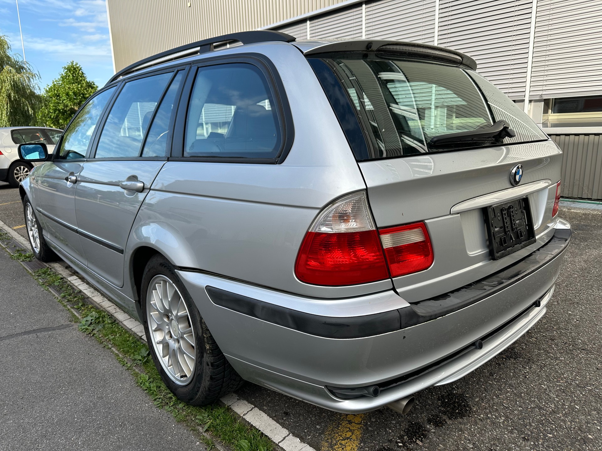 BMW 318i Touring-image-5