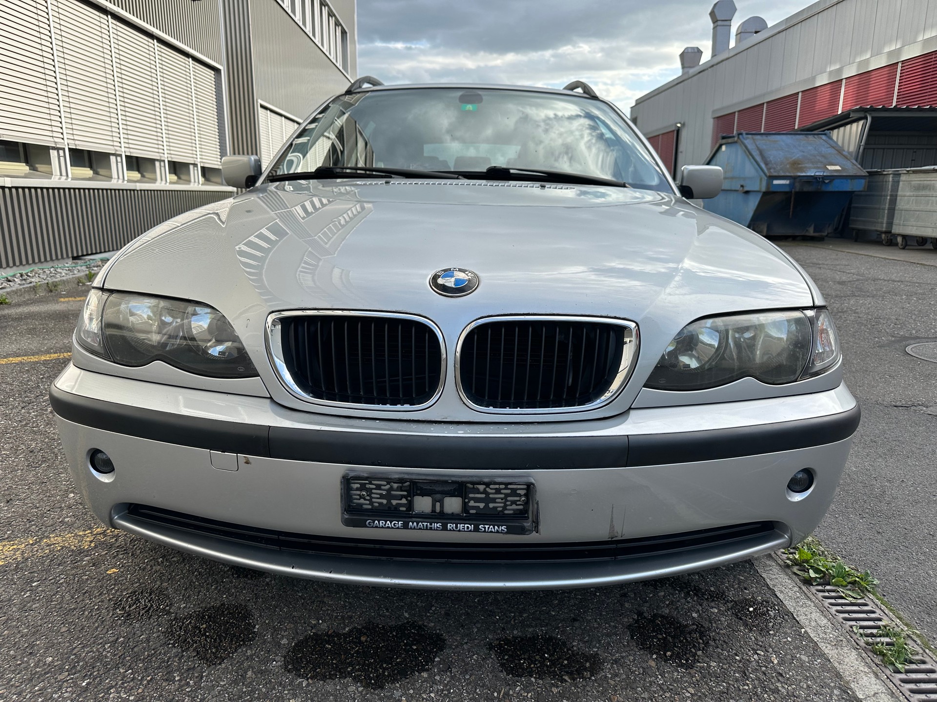 BMW 318i Touring-image-1