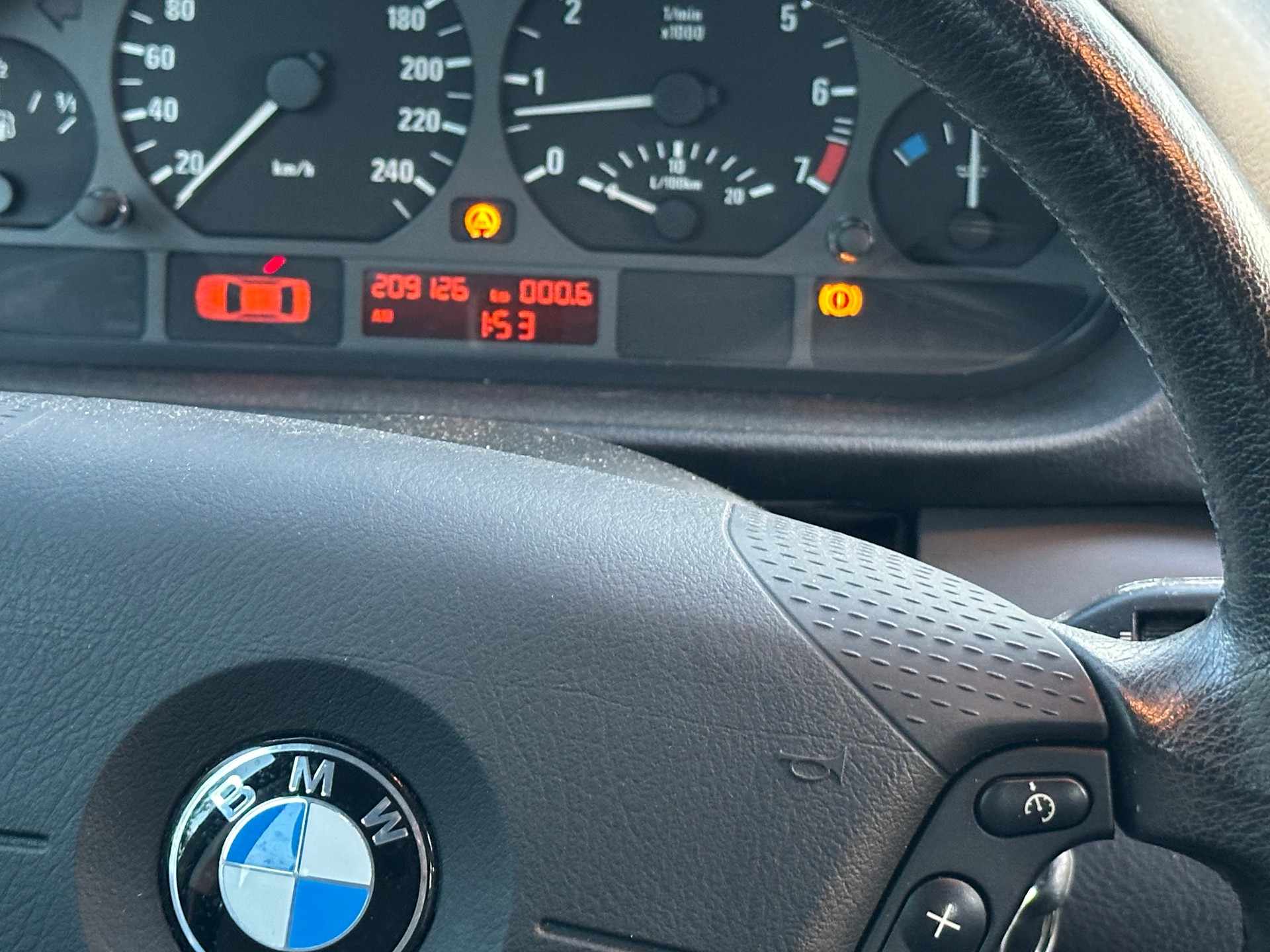 BMW 318i Touring-image-14