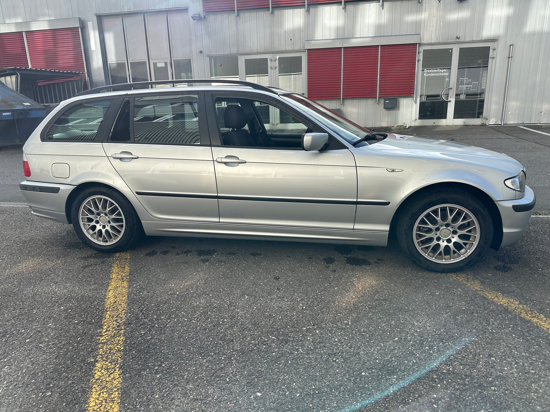 BMW 318i Touring-image-7
