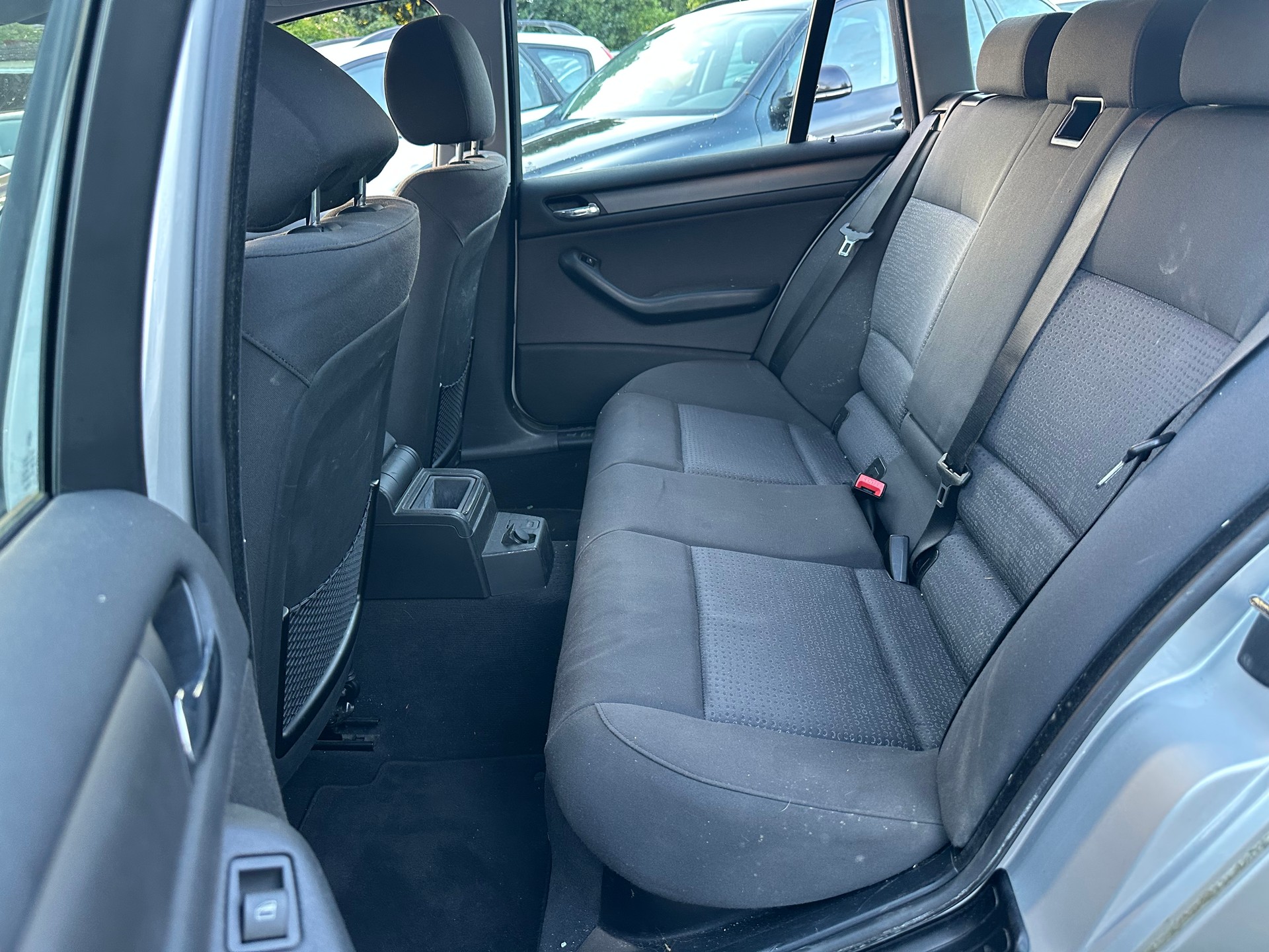 BMW 318i Touring-image-10