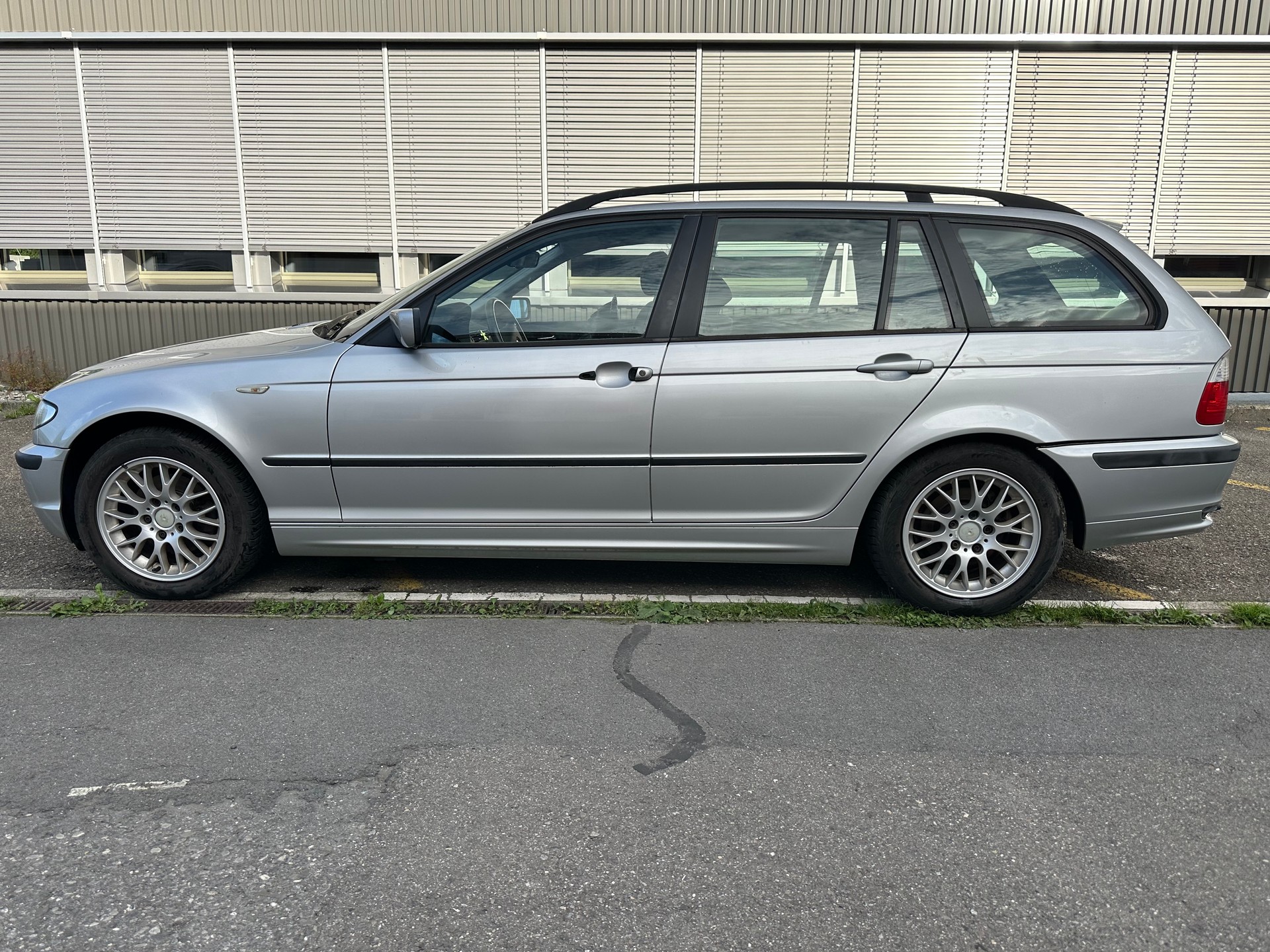 BMW 318i Touring-image-6