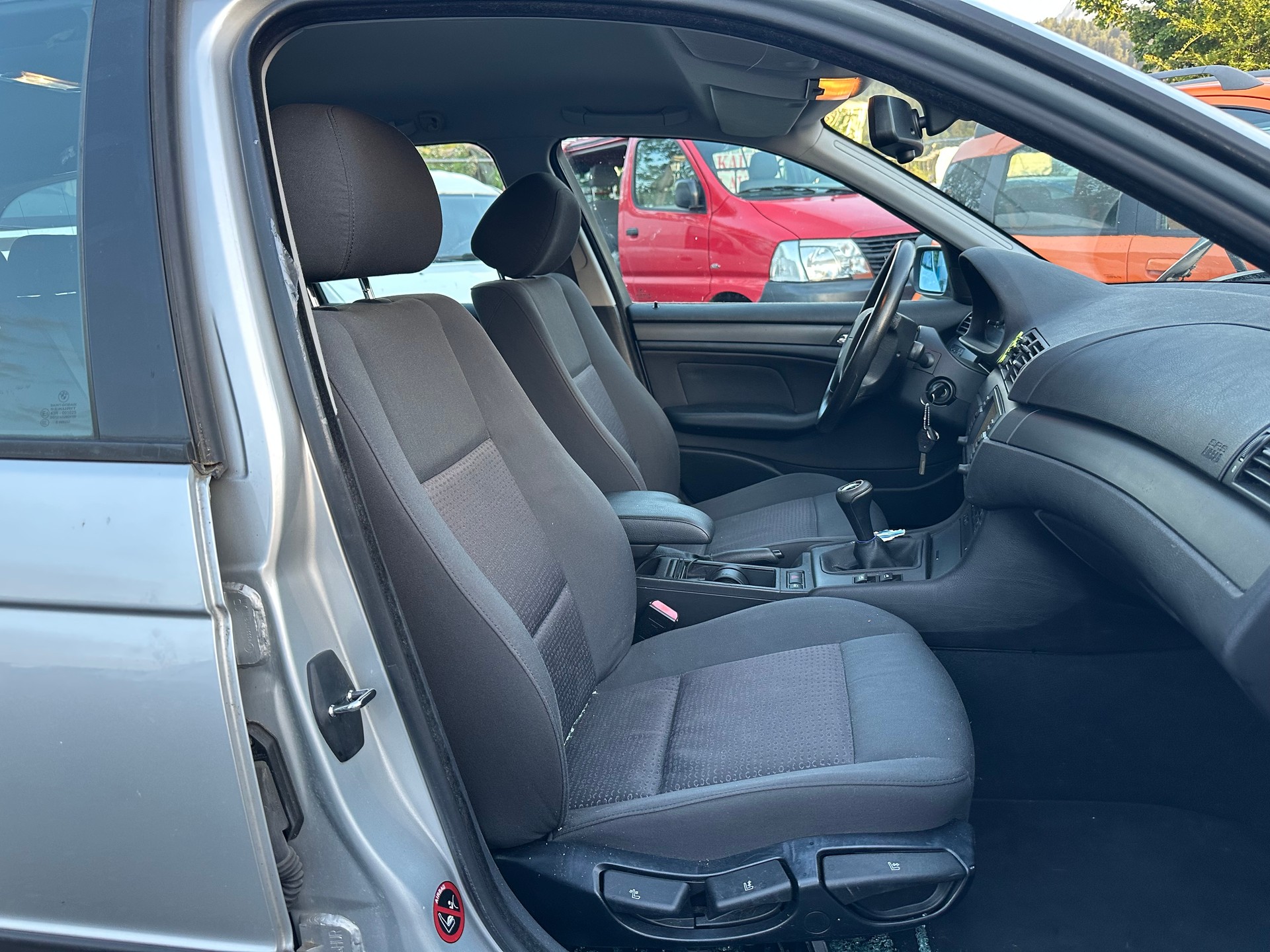 BMW 318i Touring-image-9