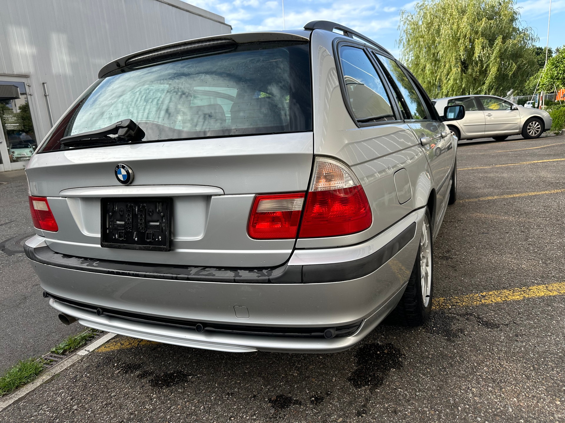 BMW 318i Touring-image-3