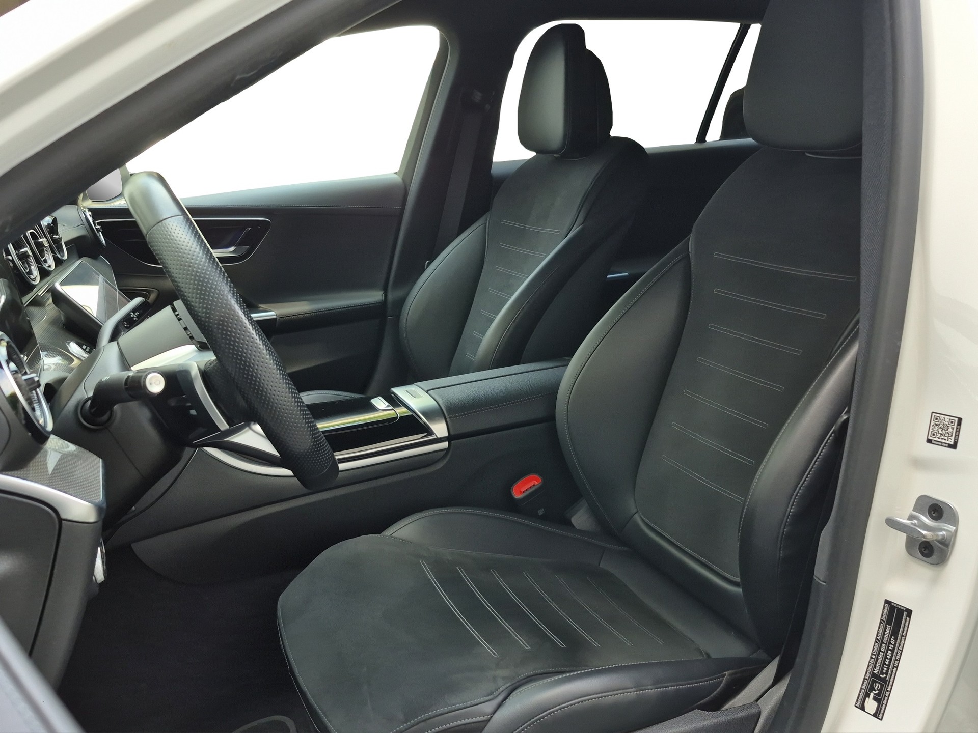 MERCEDES-BENZ C 220 d T 4Matic Swiss Star AMG Line *Night Paket*-image-9