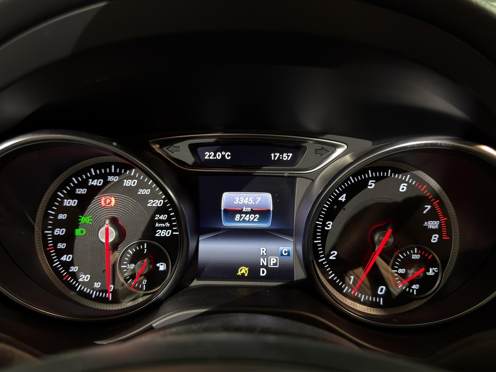 MERCEDES-BENZ CLA Shooting Brake 220 Urban 4Matic 7G-DCT-image-10