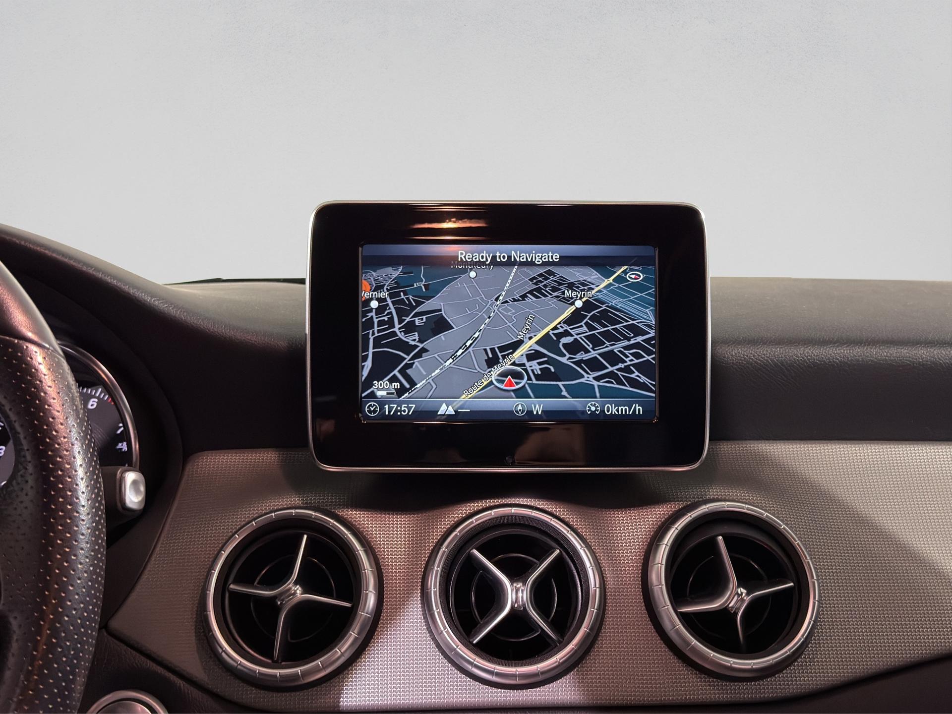MERCEDES-BENZ CLA Shooting Brake 220 Urban 4Matic 7G-DCT-image-12