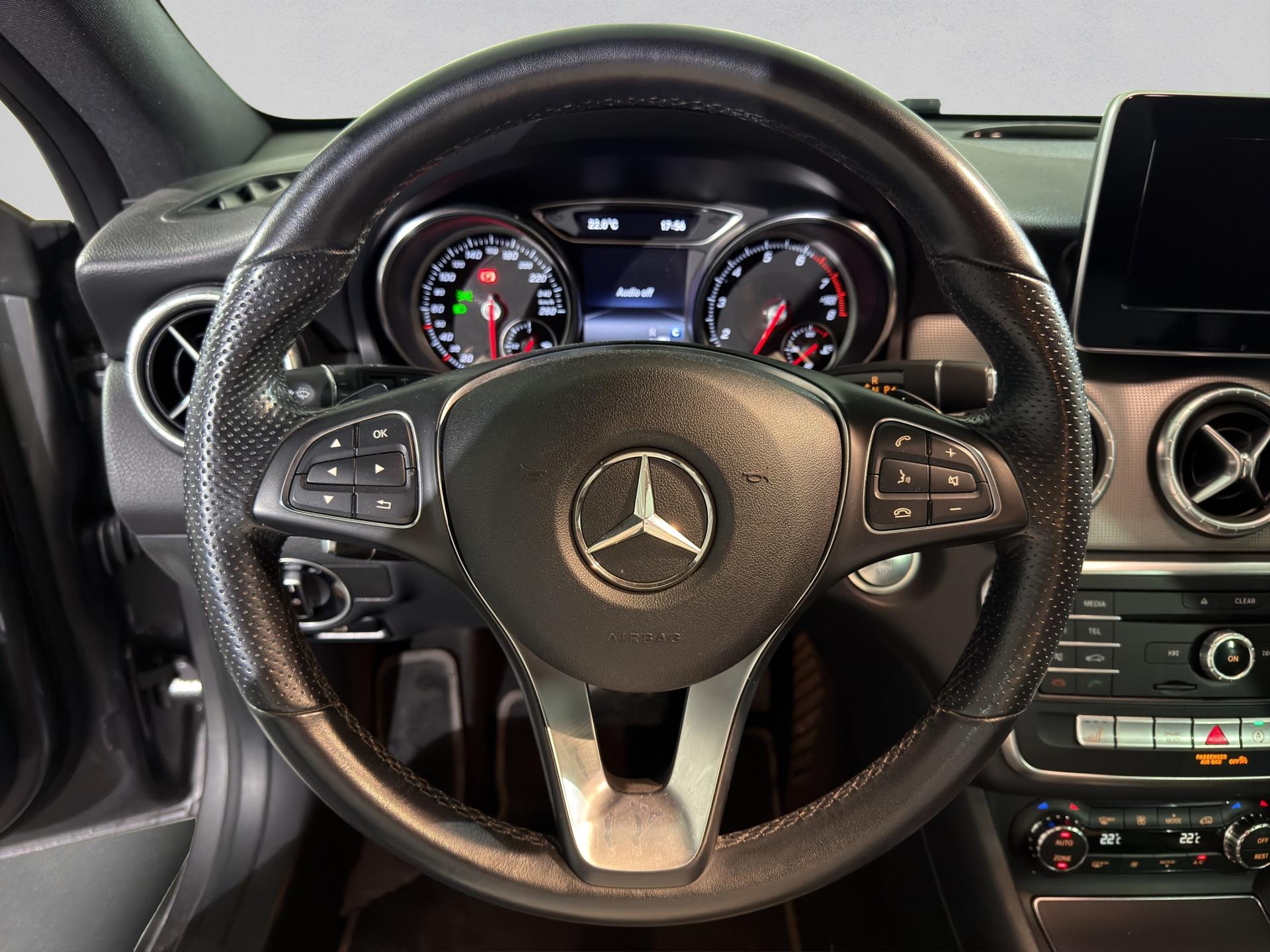MERCEDES-BENZ CLA Shooting Brake 220 Urban 4Matic 7G-DCT-image-9