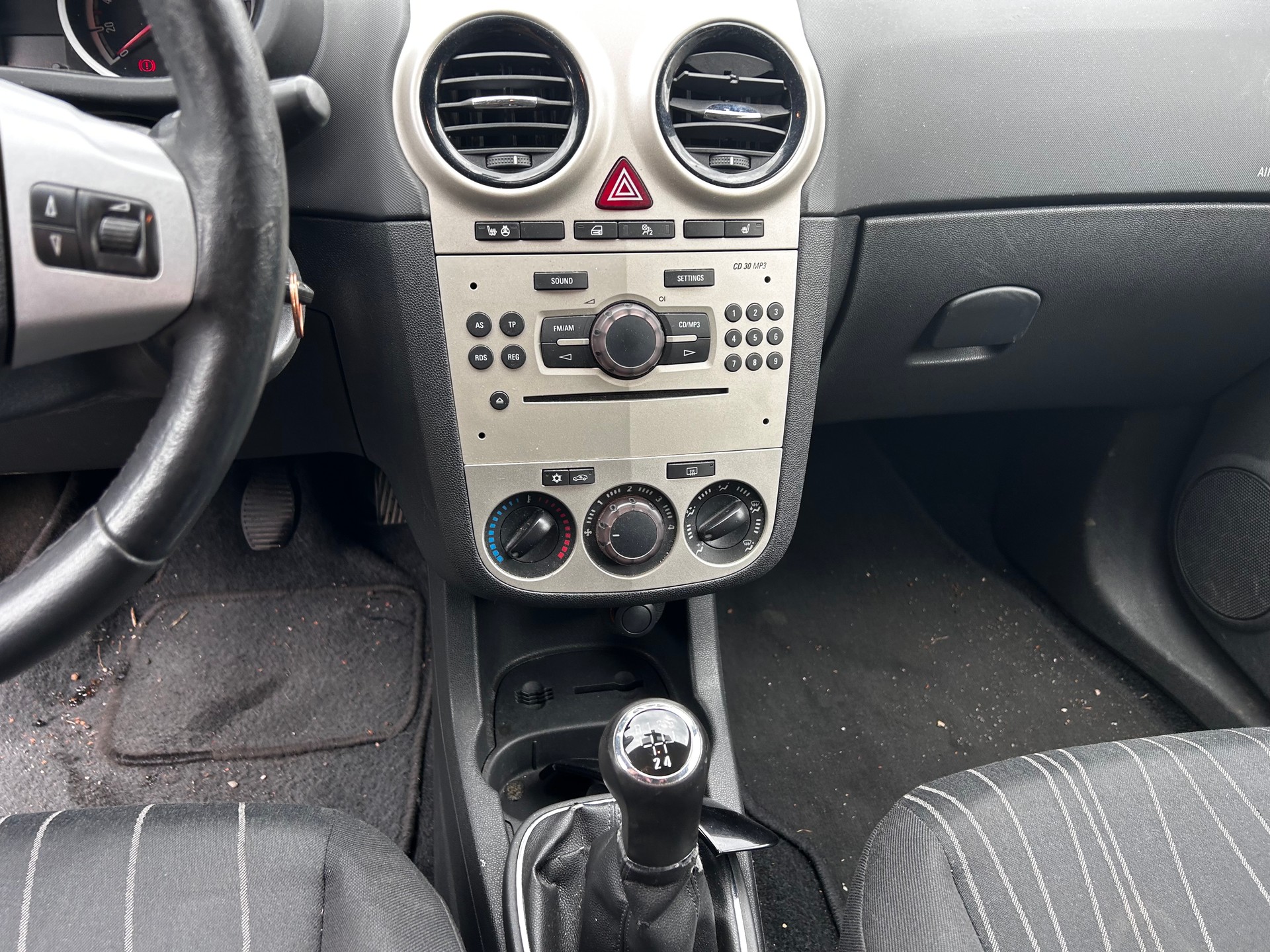 OPEL Corsa 1.4 TP Enjoy-image-11