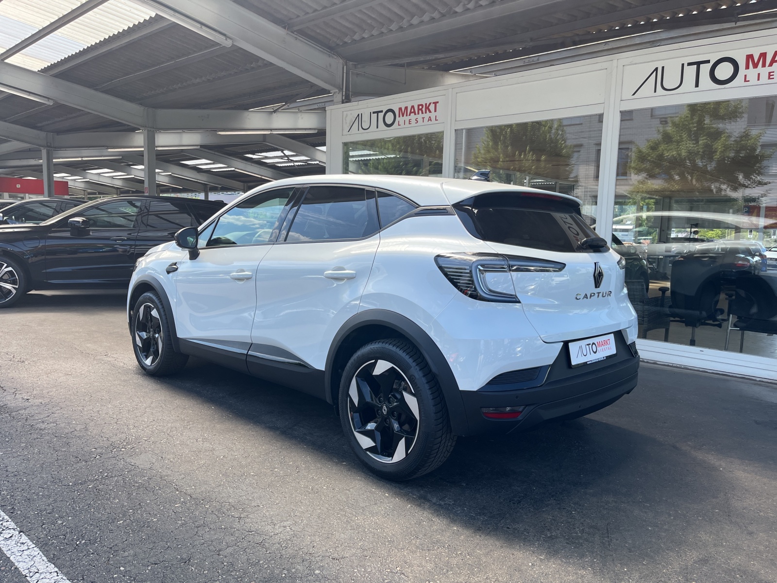 RENAULT Captur 1.3 TCe Techno-image-2