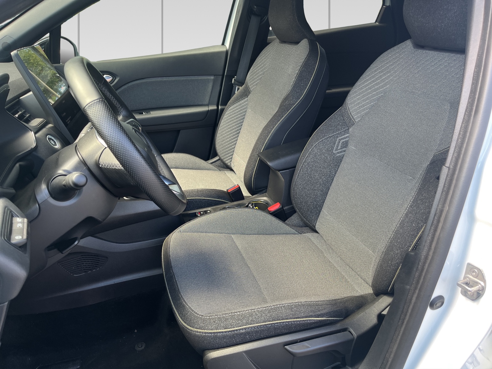 RENAULT Captur 1.3 TCe Techno-image-6