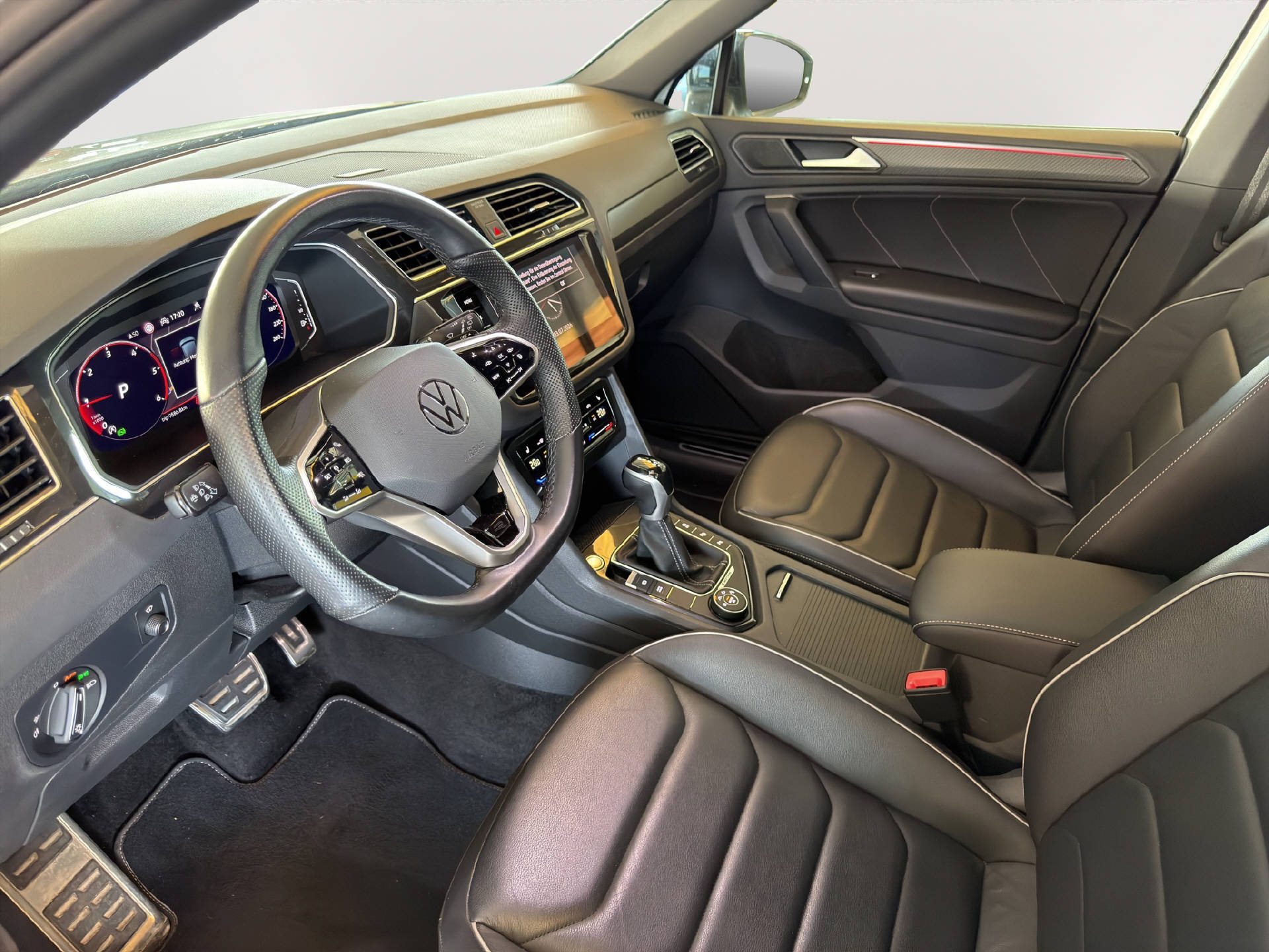 VW Tiguan 2.0 TDI SCR R-Line DSG-image-11