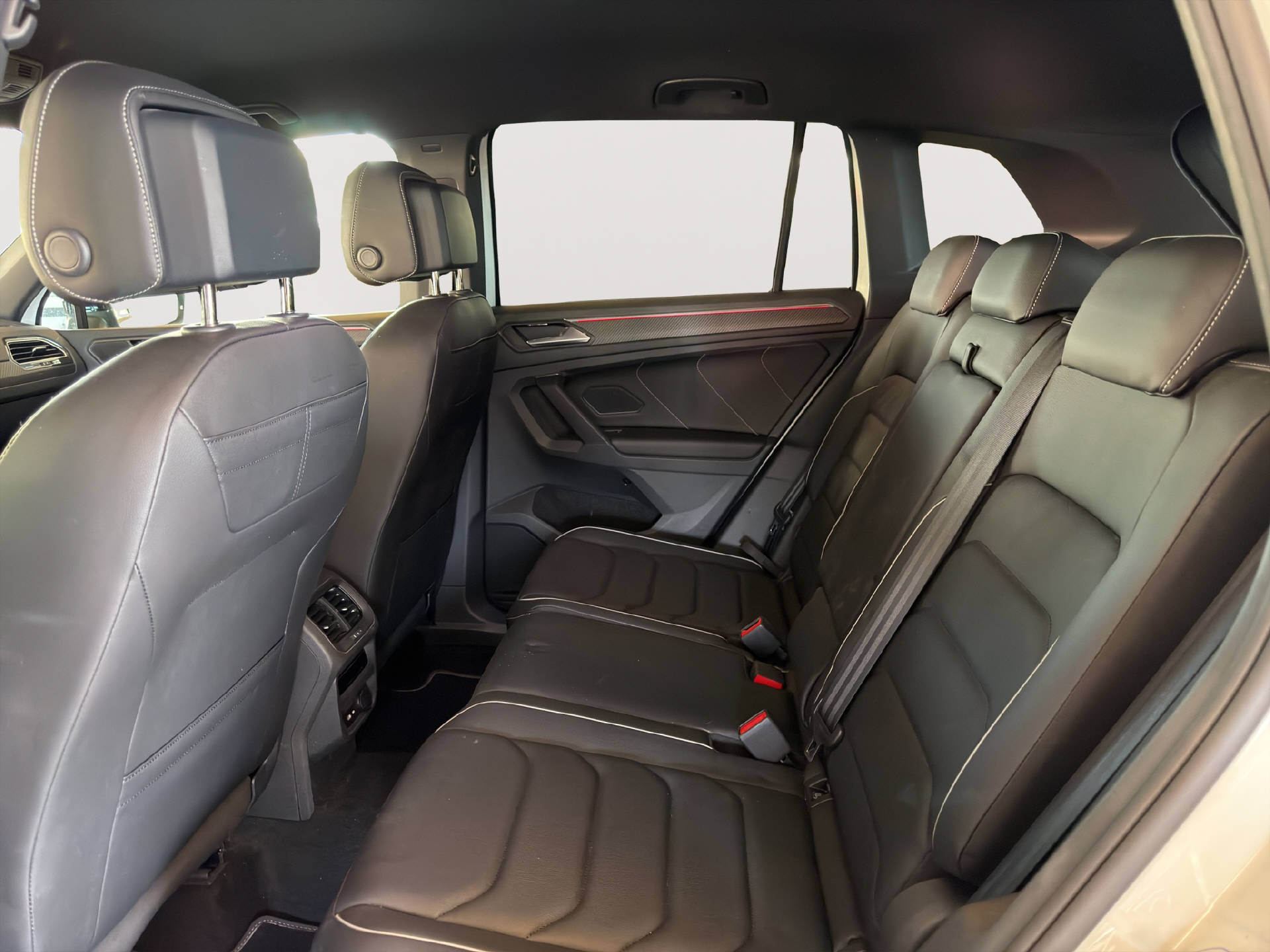 VW Tiguan 2.0 TDI SCR R-Line DSG-image-17