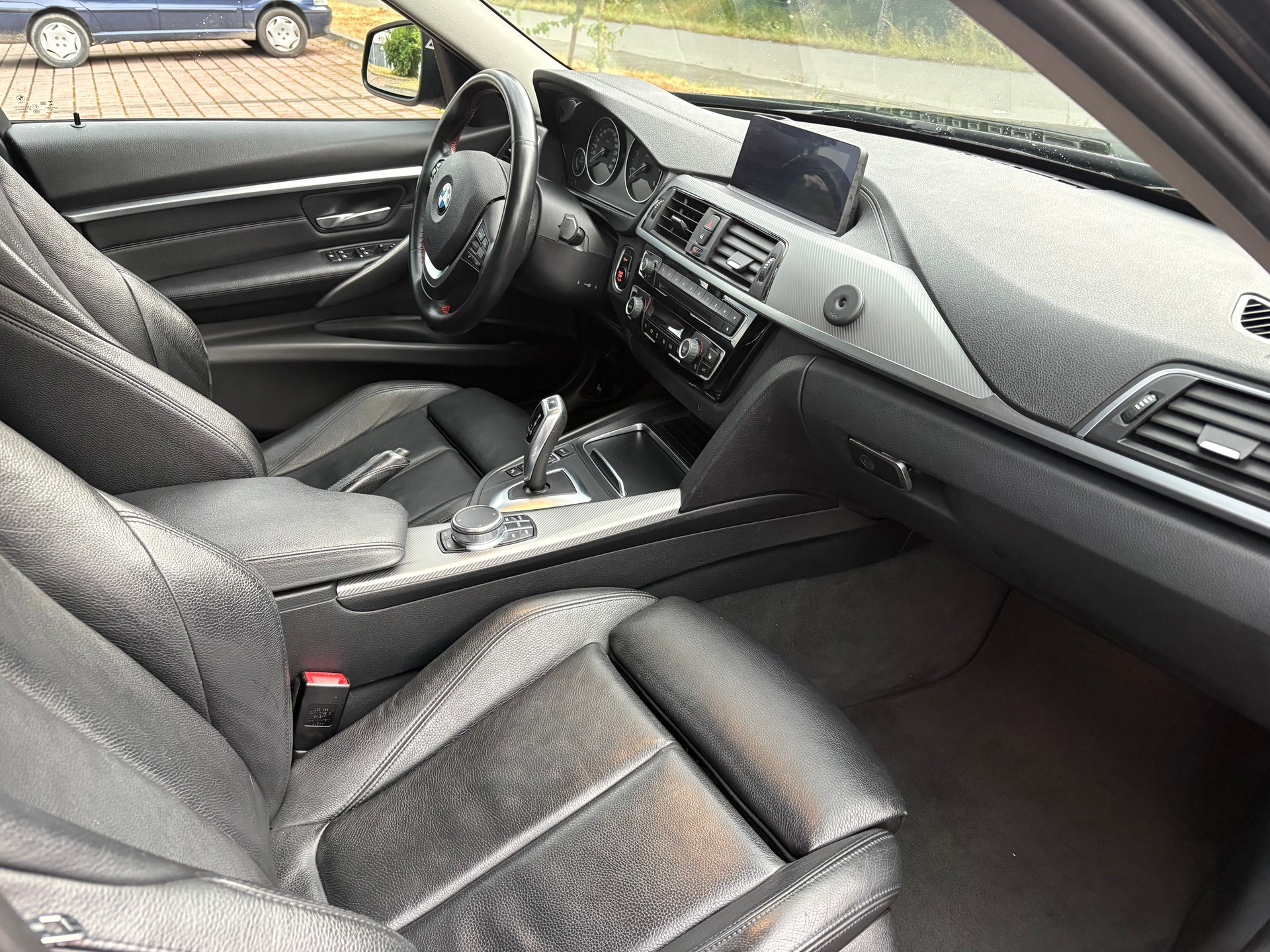 BMW 320d xDrive-image-3