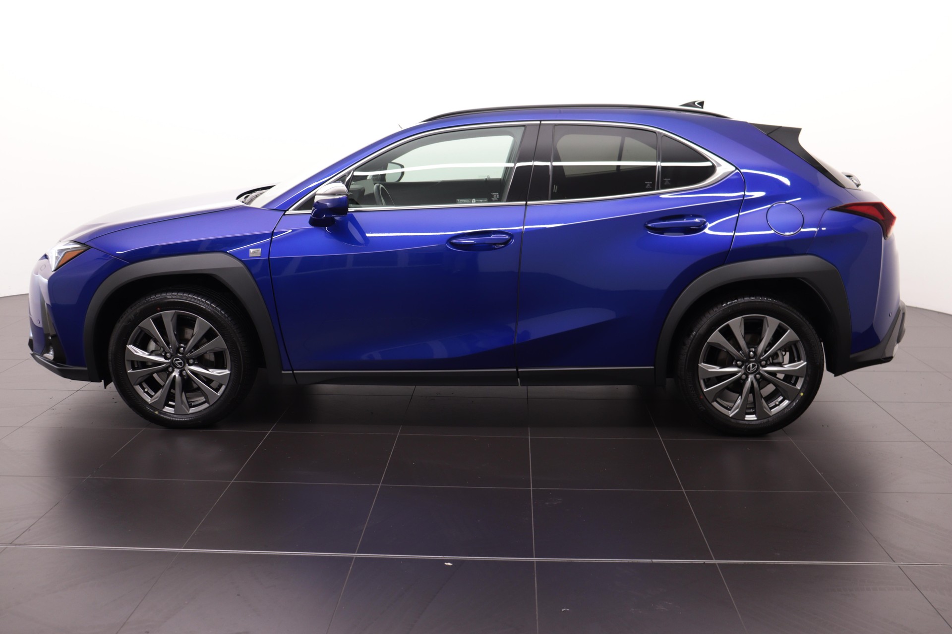 LEXUS UX 250h F-Line-image-3