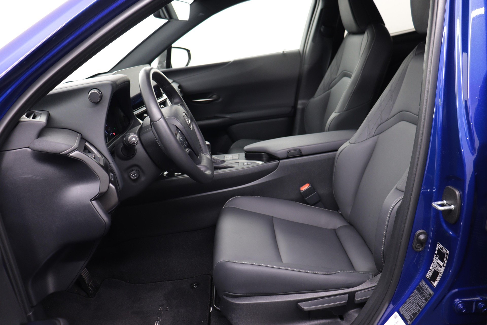 LEXUS UX 250h F-Line-image-2